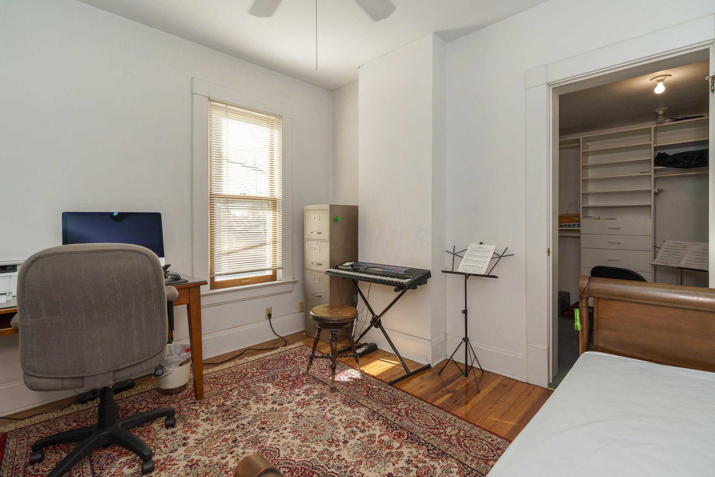 699-701 S 6th Street