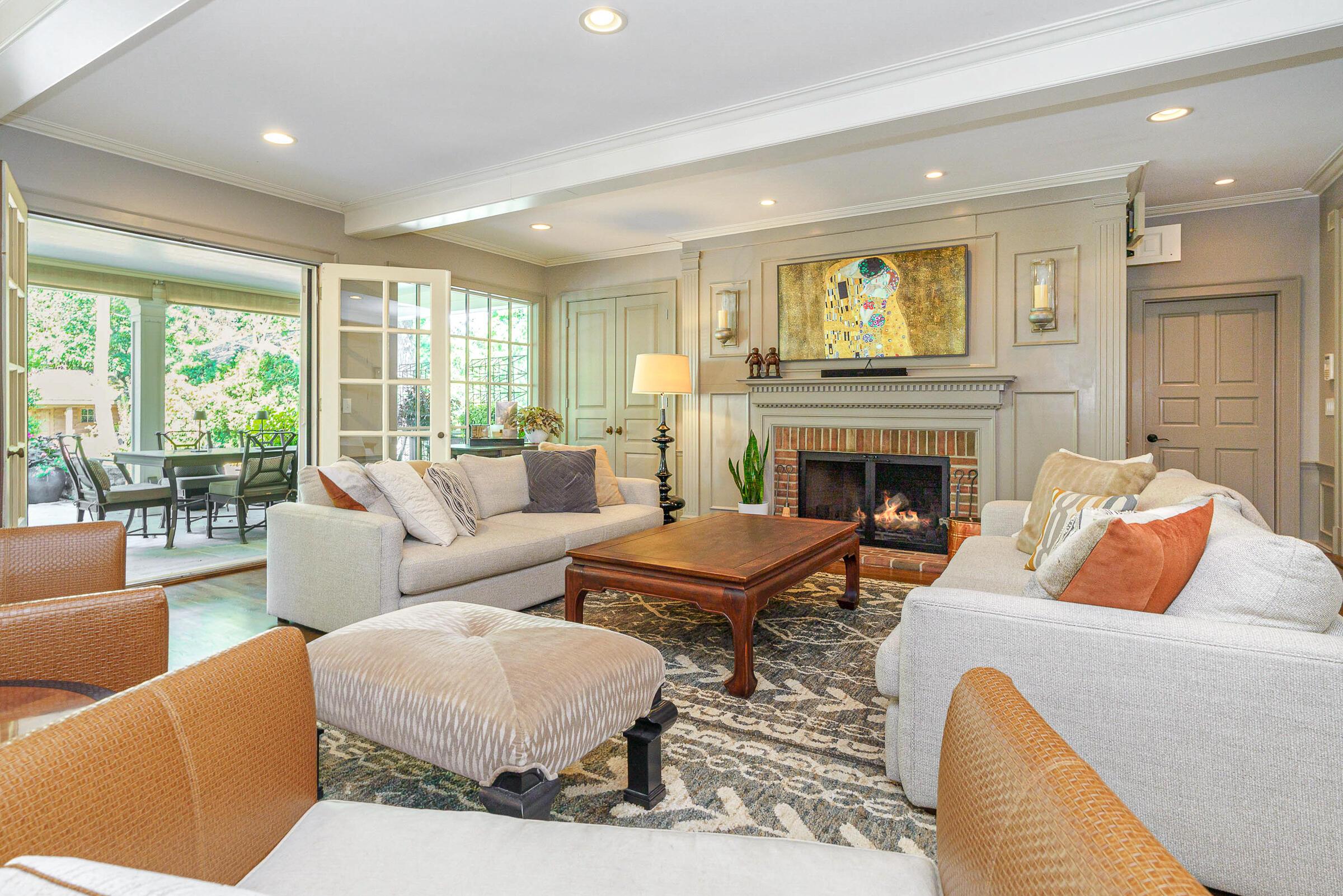 271 N Columbia Avenue