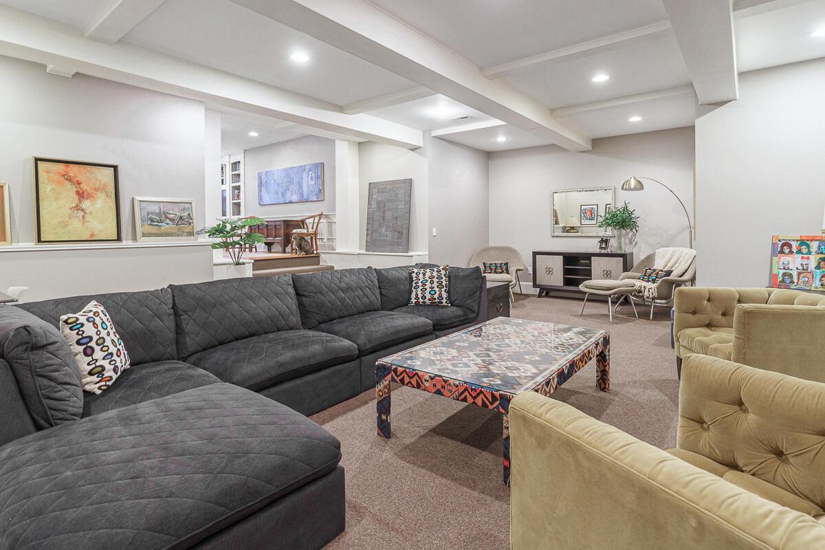 271 N Columbia Avenue