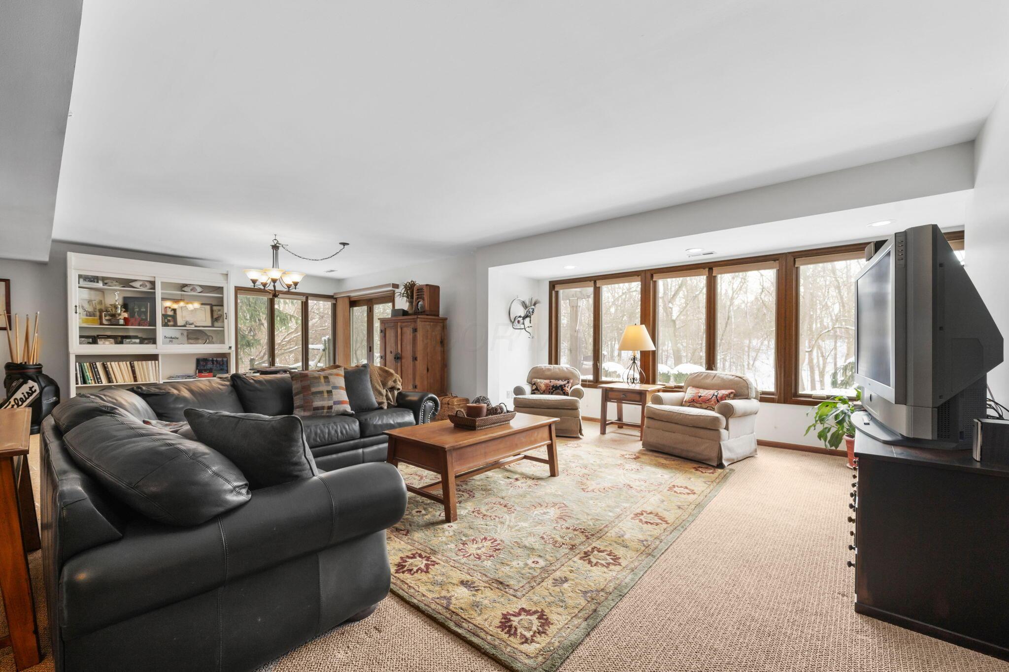 6637 Lakeside Circle E