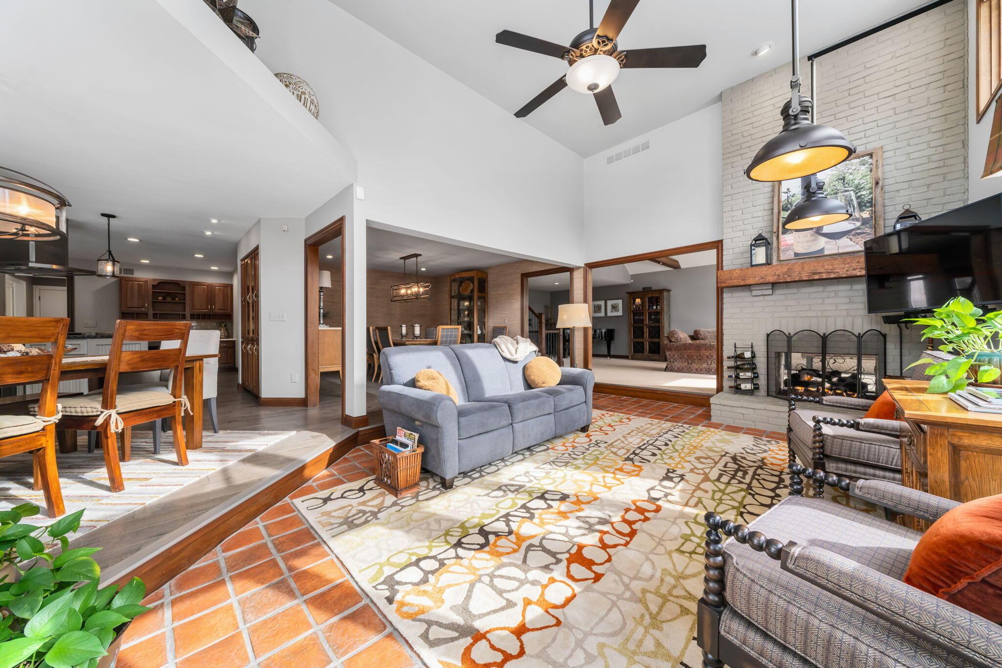 6637 Lakeside Circle E