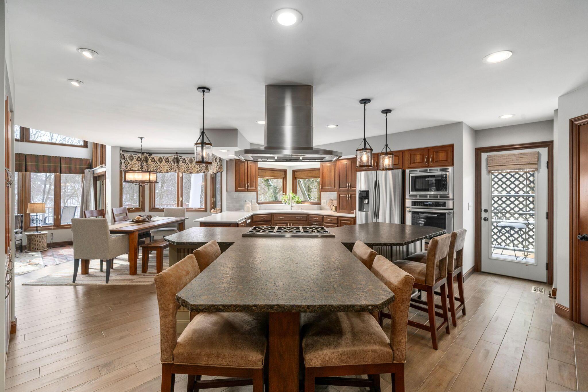 6637 Lakeside Circle E