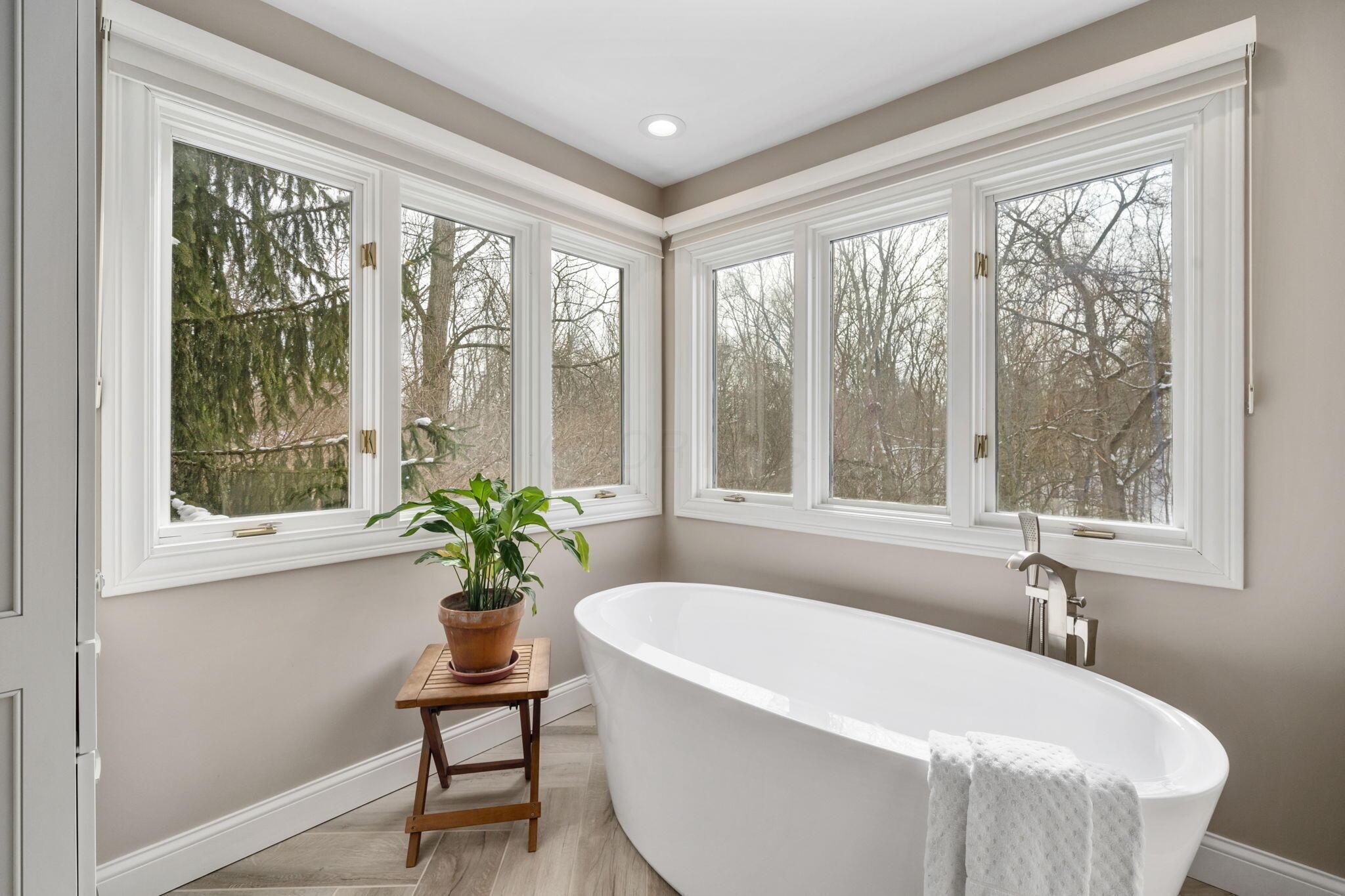 6637 Lakeside Circle E