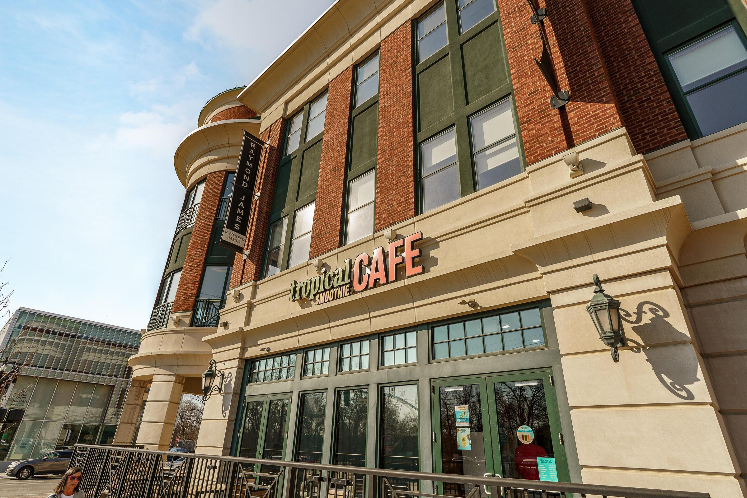 500 S Parkview Avenue, 205