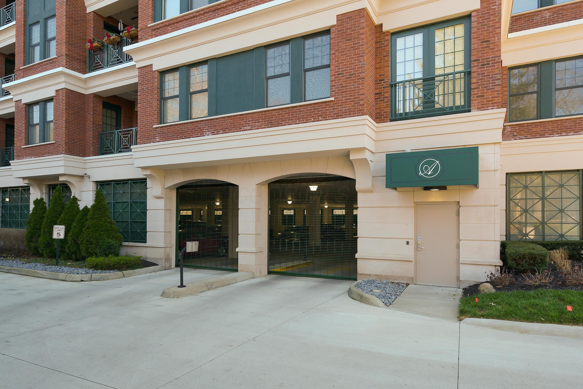 500 S Parkview Avenue, 205