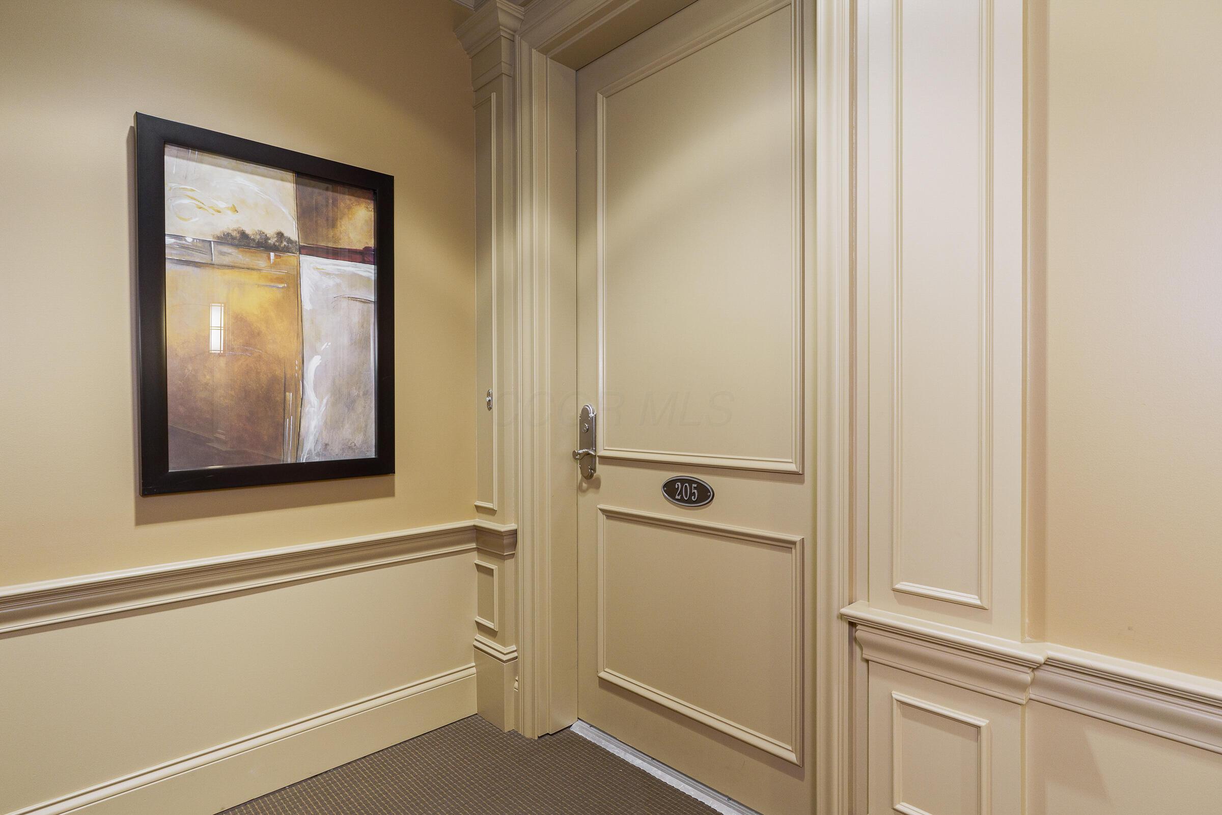 500 S Parkview Avenue, 205