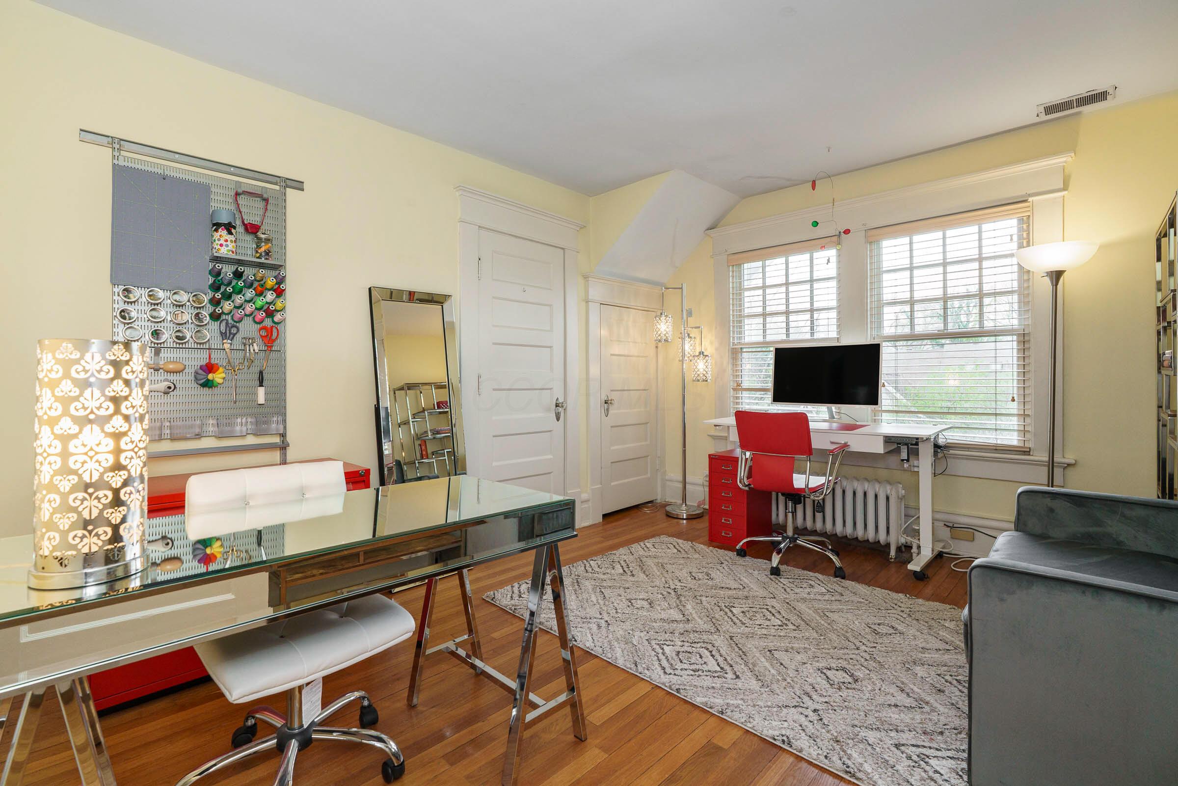 439 S Parkview Avenue