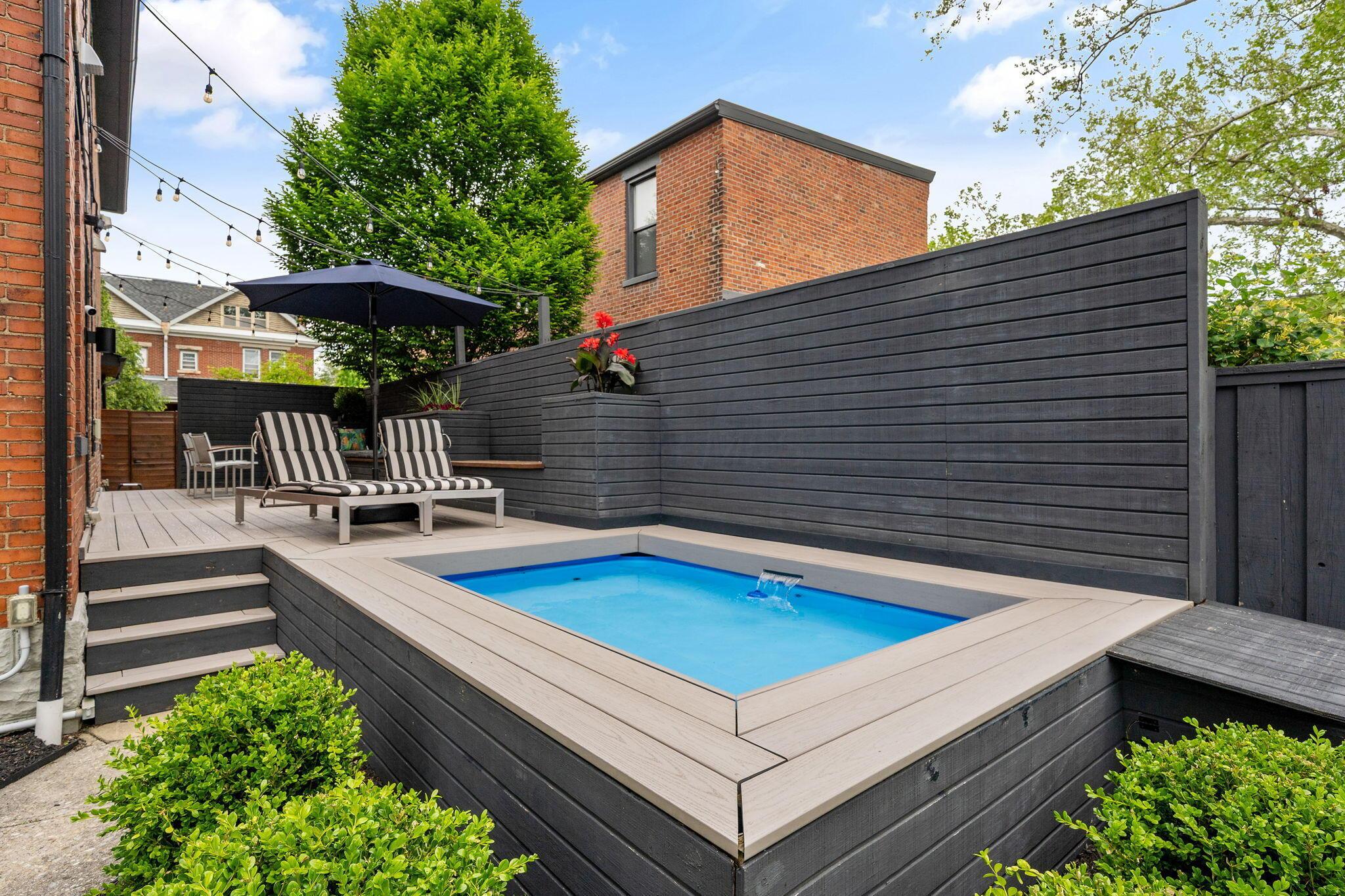 363 E Kossuth Street