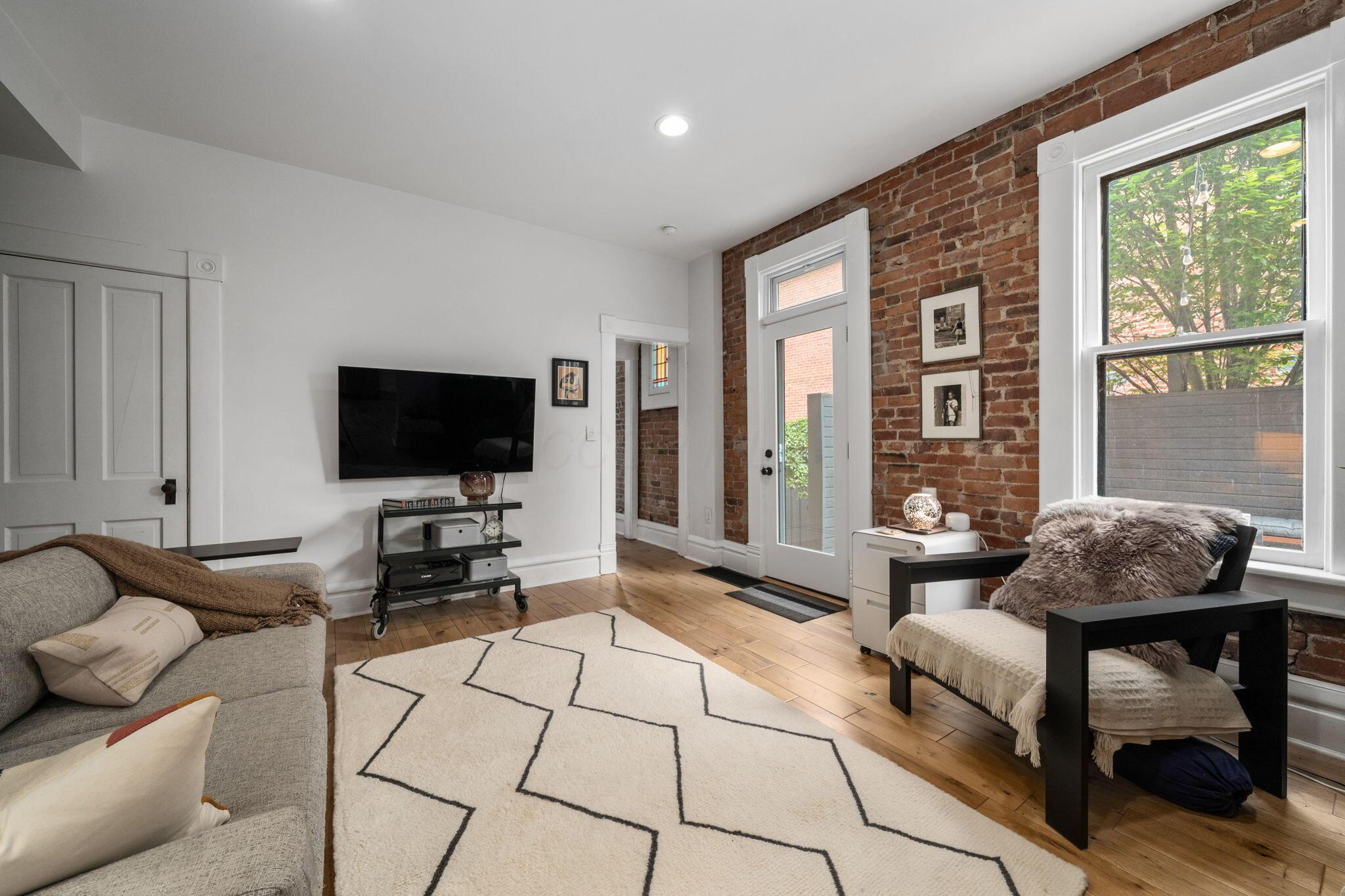 363 E Kossuth Street