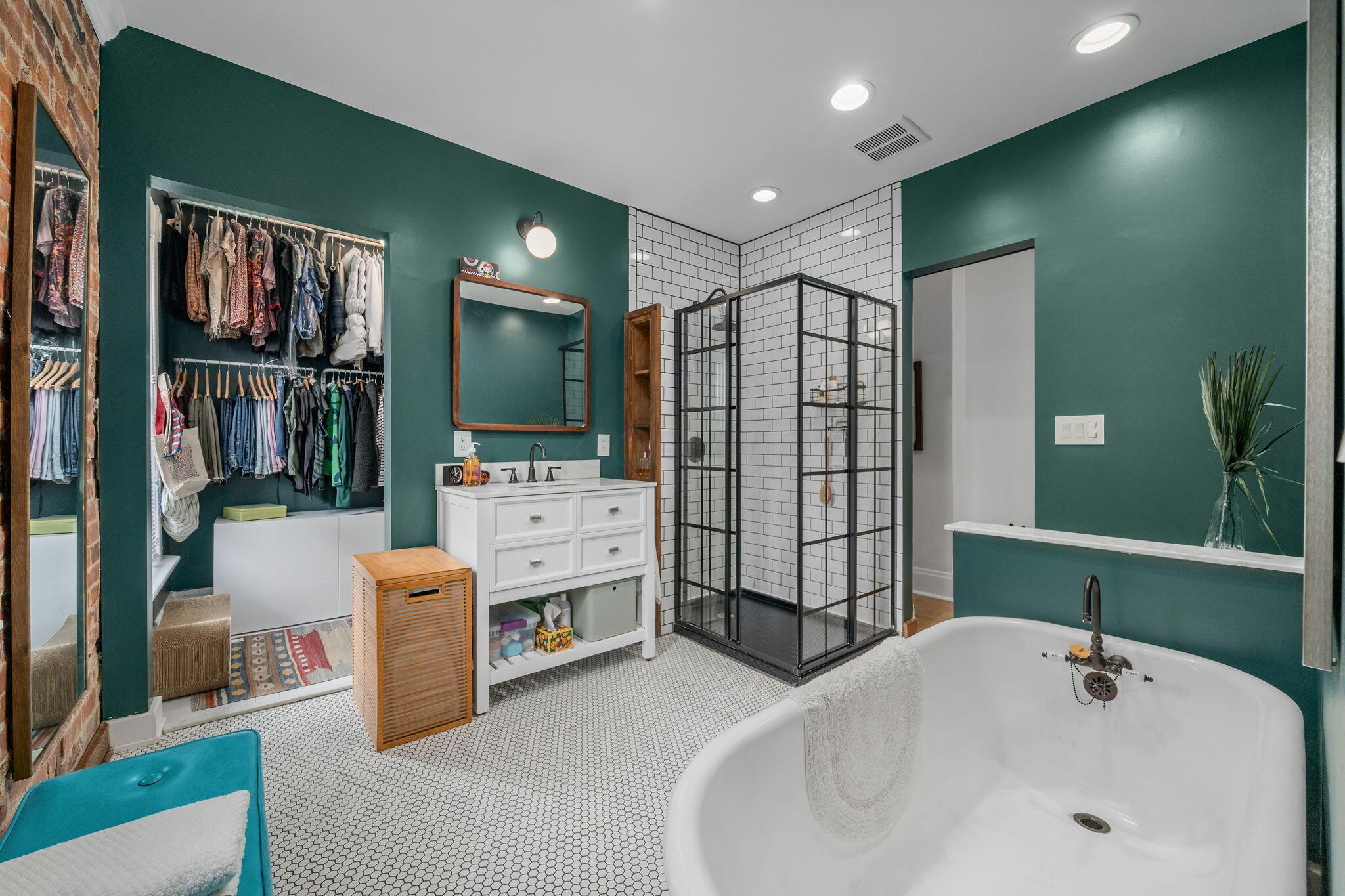 363 E Kossuth Street