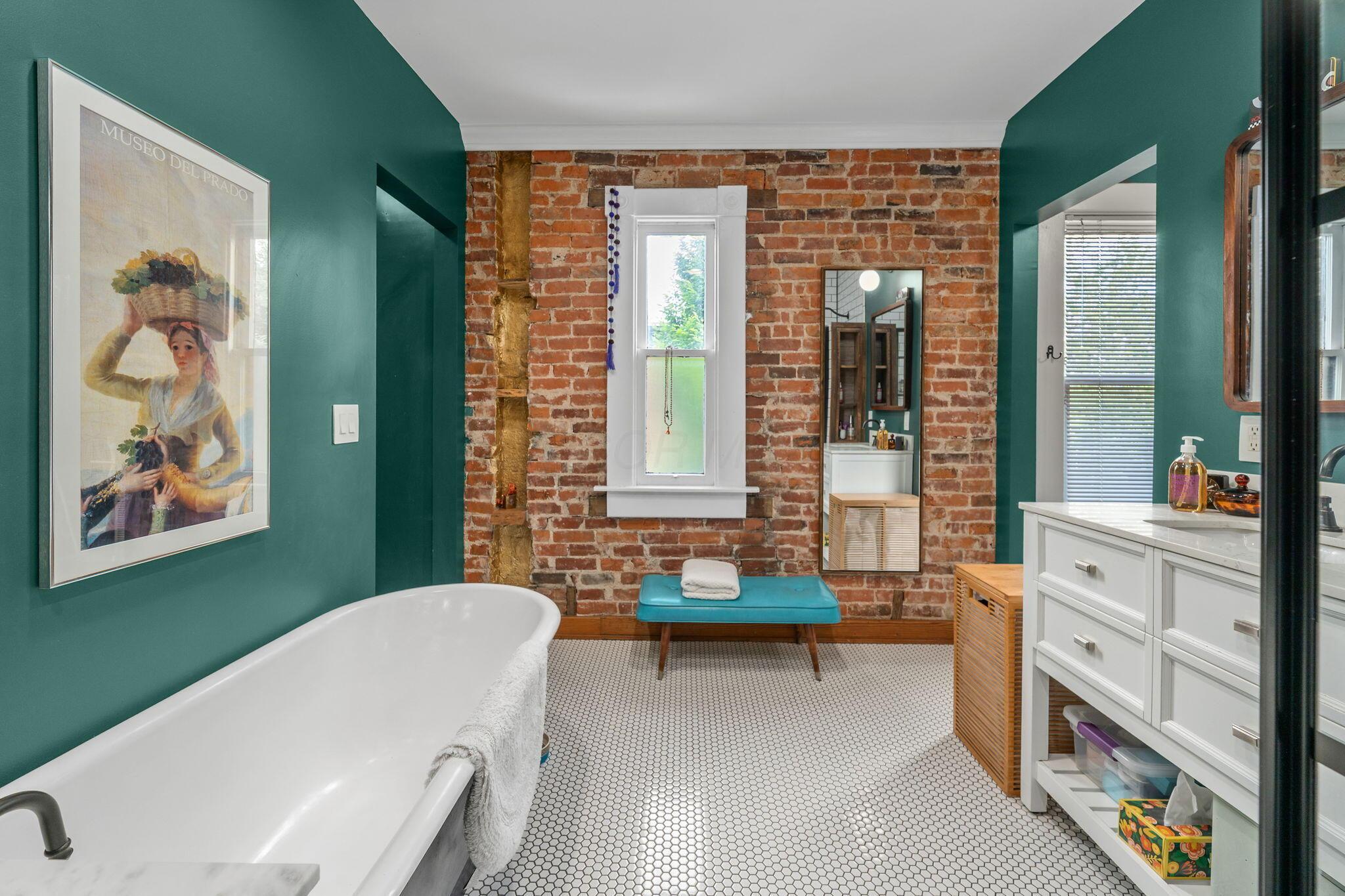 363 E Kossuth Street