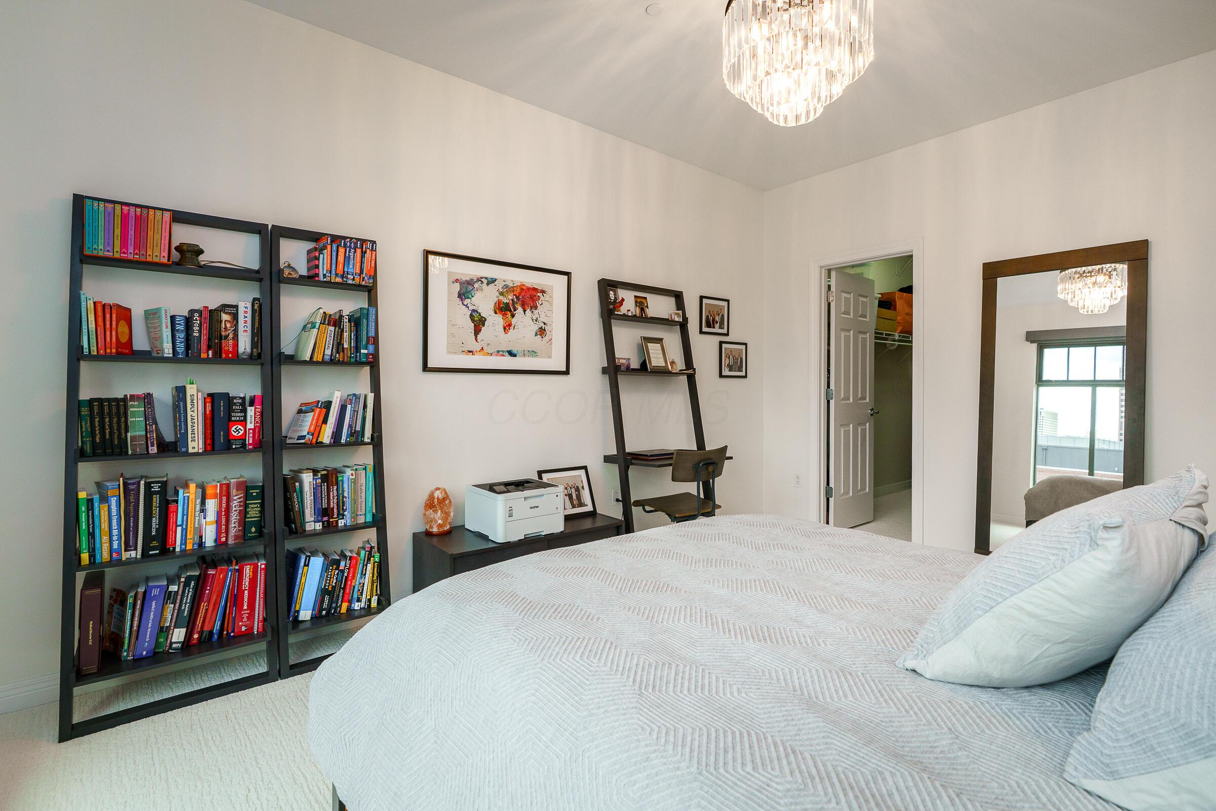 251 Daniel Burnham Square, 703