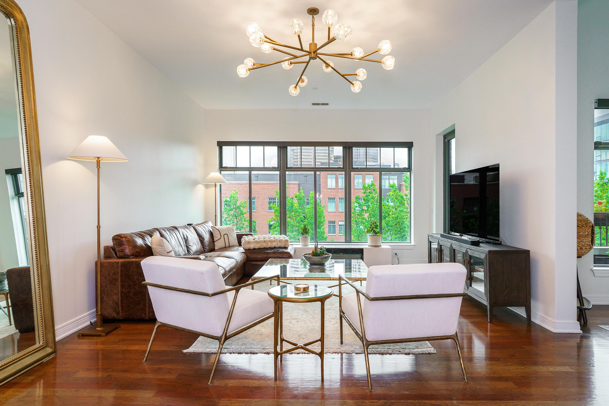 251 Daniel Burnham Square, 703