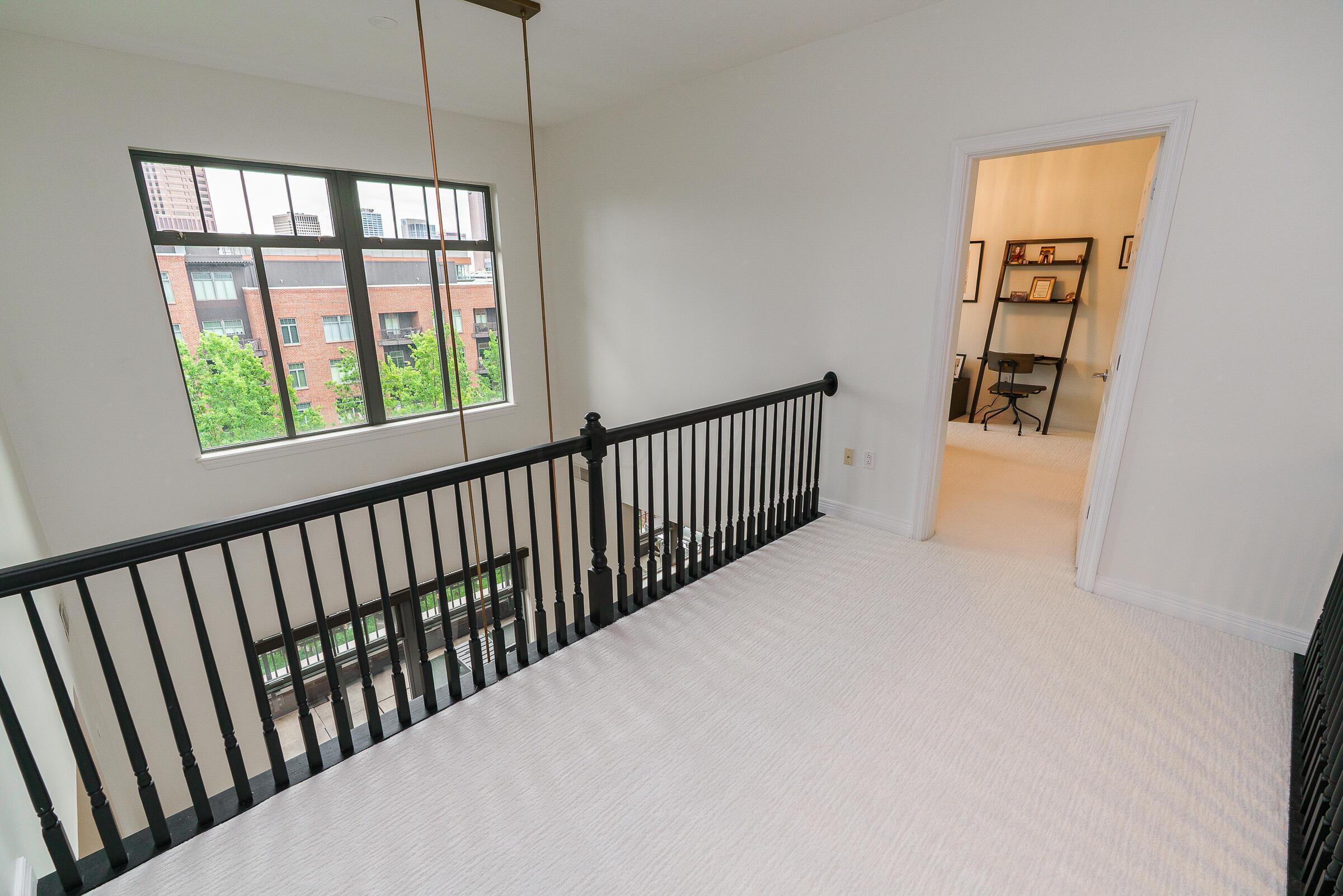 251 Daniel Burnham Square, 703