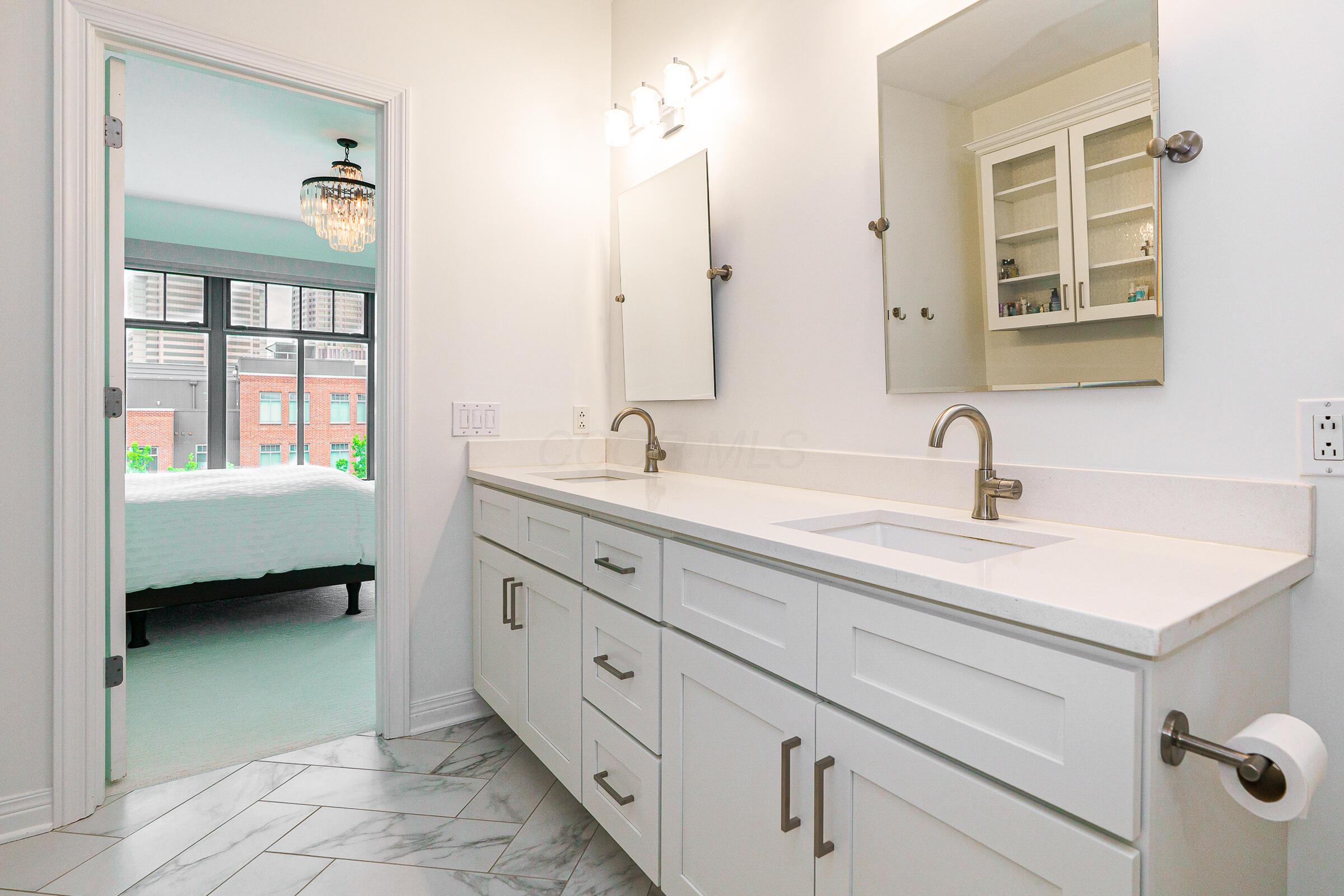 251 Daniel Burnham Square, 703