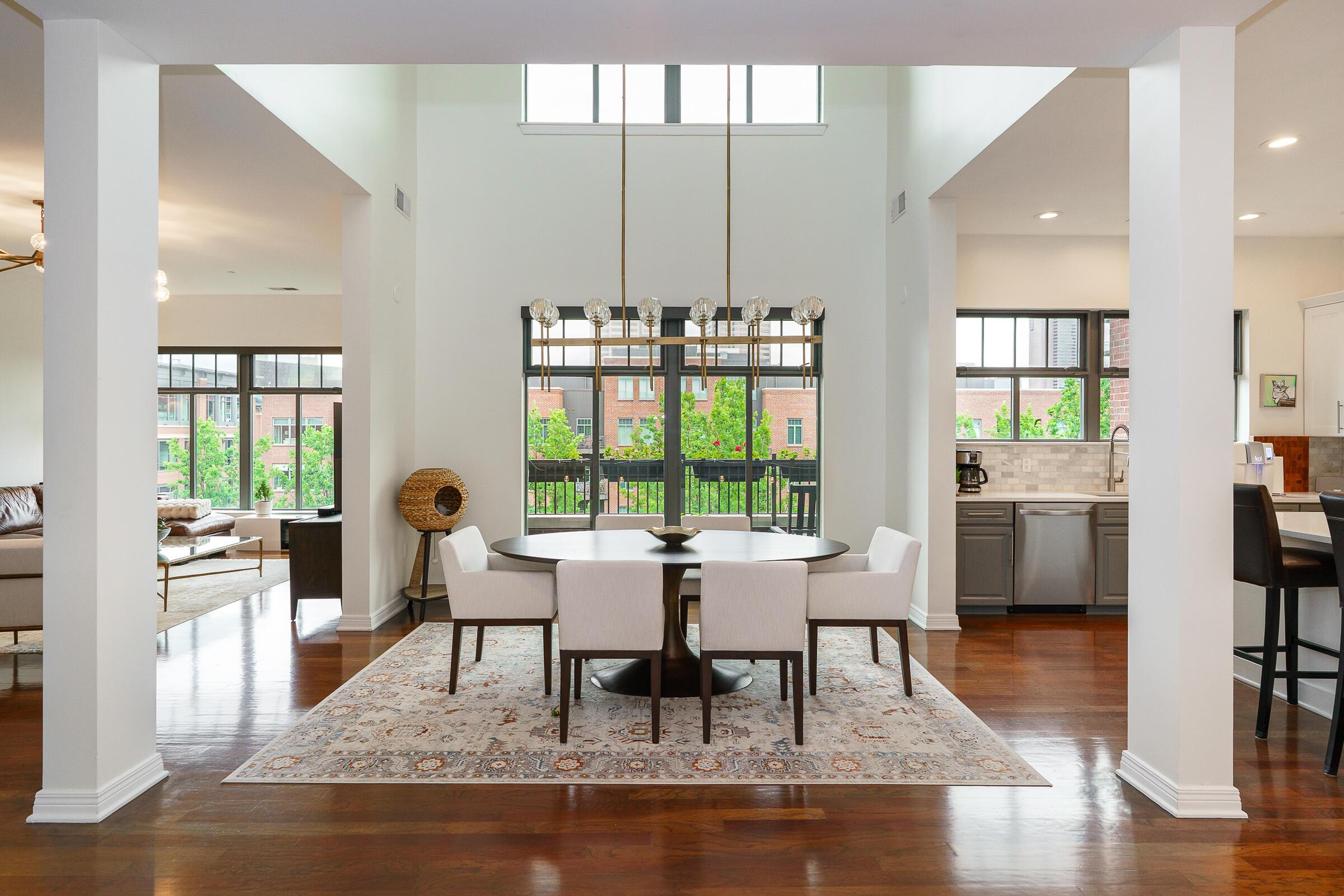 251 Daniel Burnham Square, 703