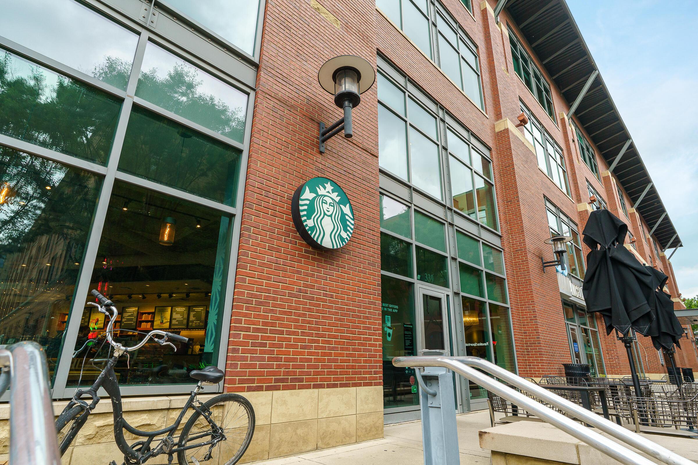 251 Daniel Burnham Square, 703