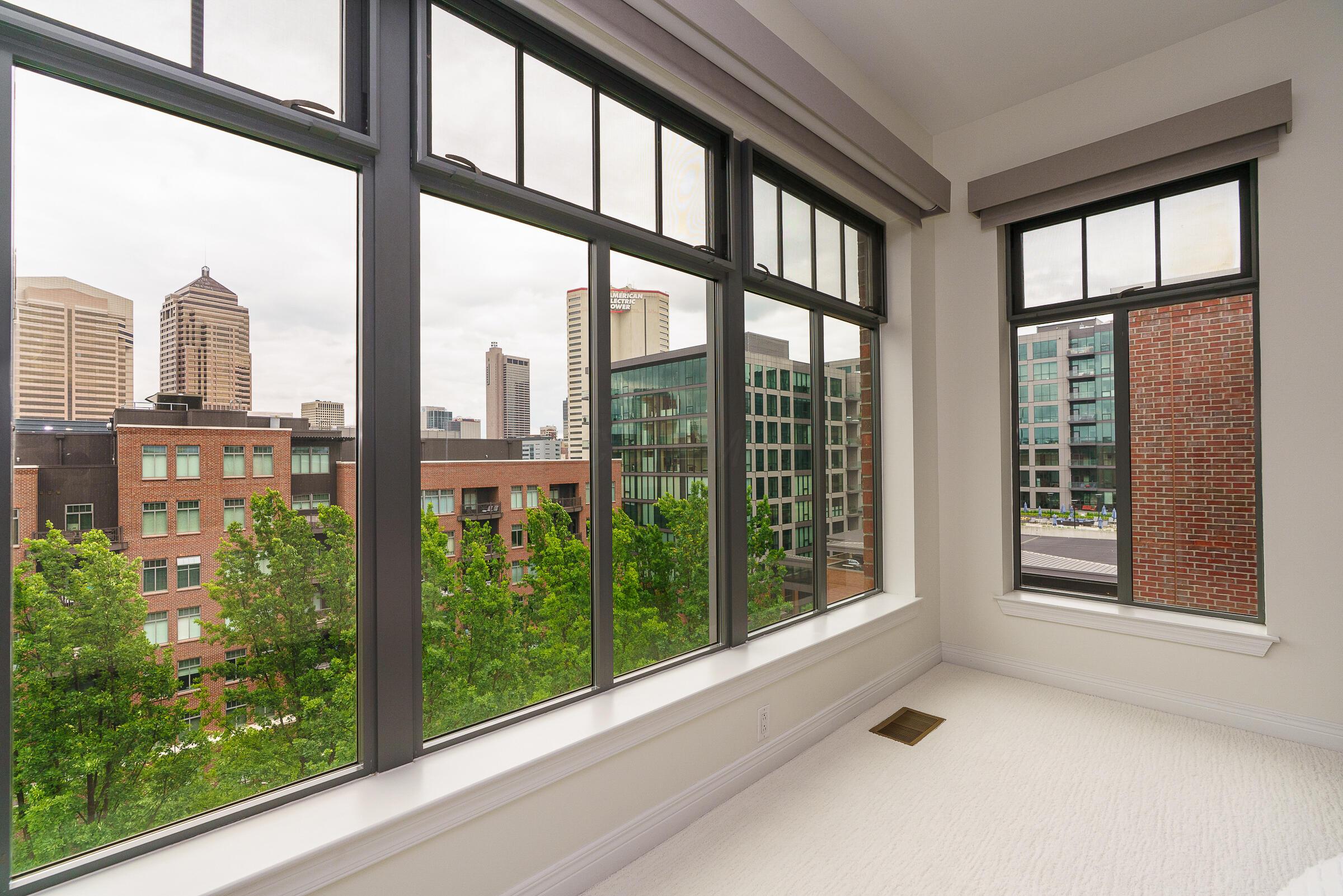 251 Daniel Burnham Square, 703