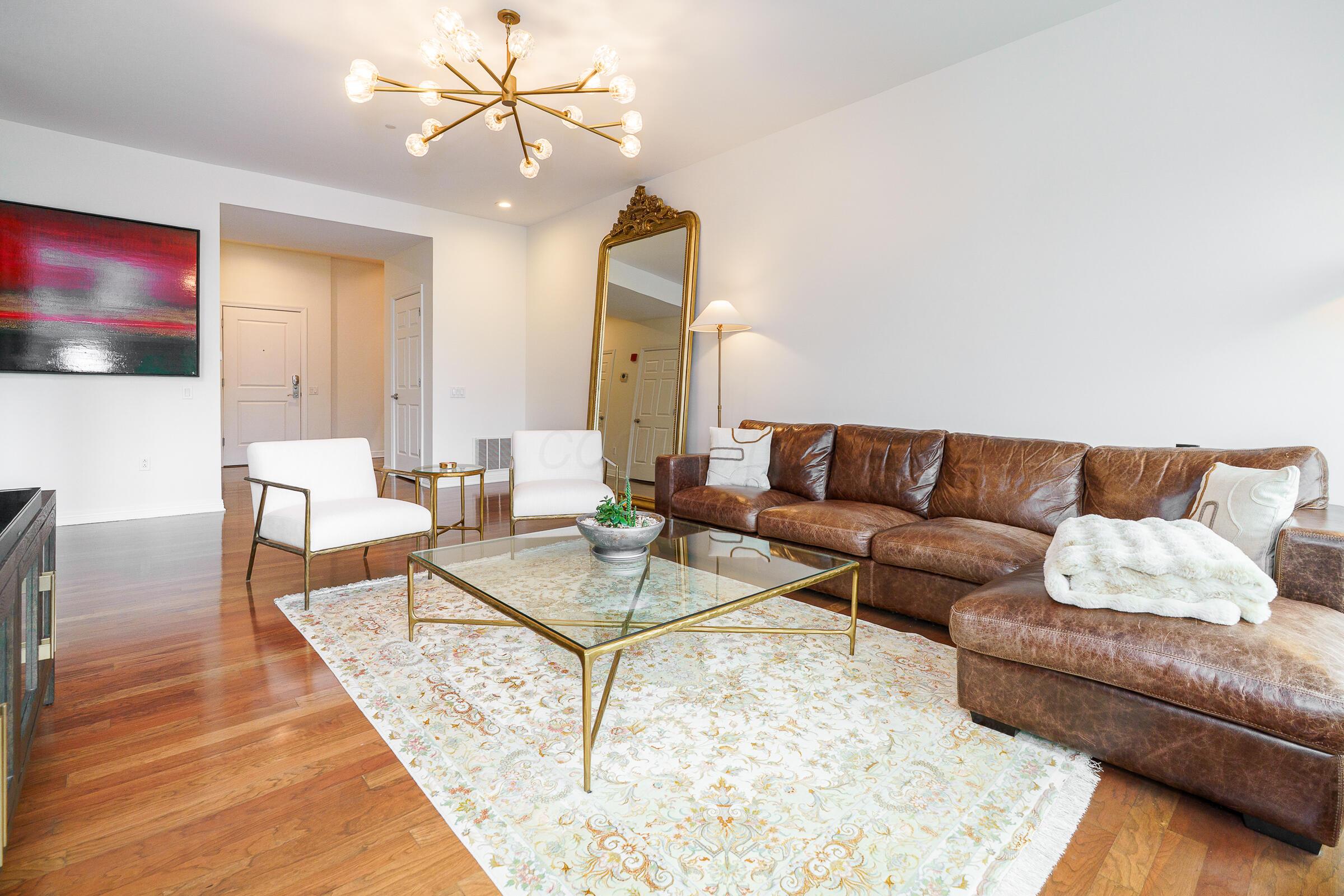 251 Daniel Burnham Square, 703