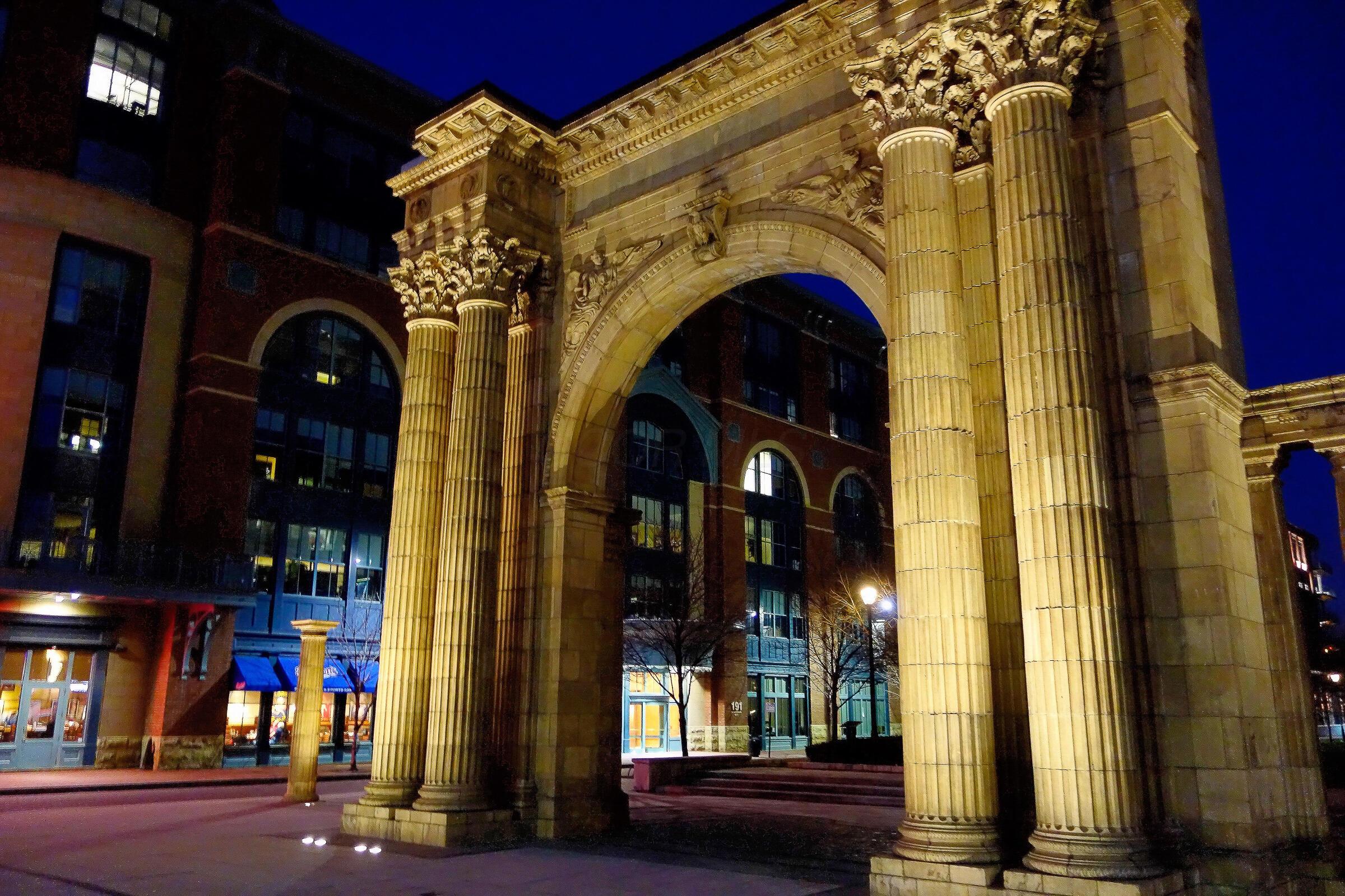 251 Daniel Burnham Square, 703