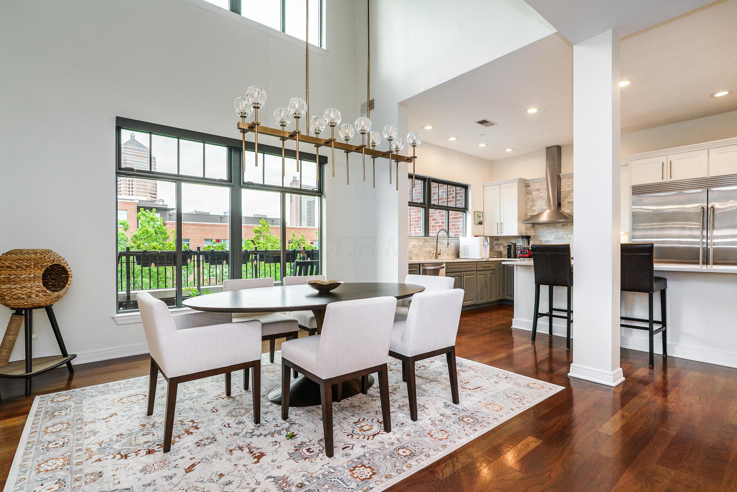 251 Daniel Burnham Square, 703