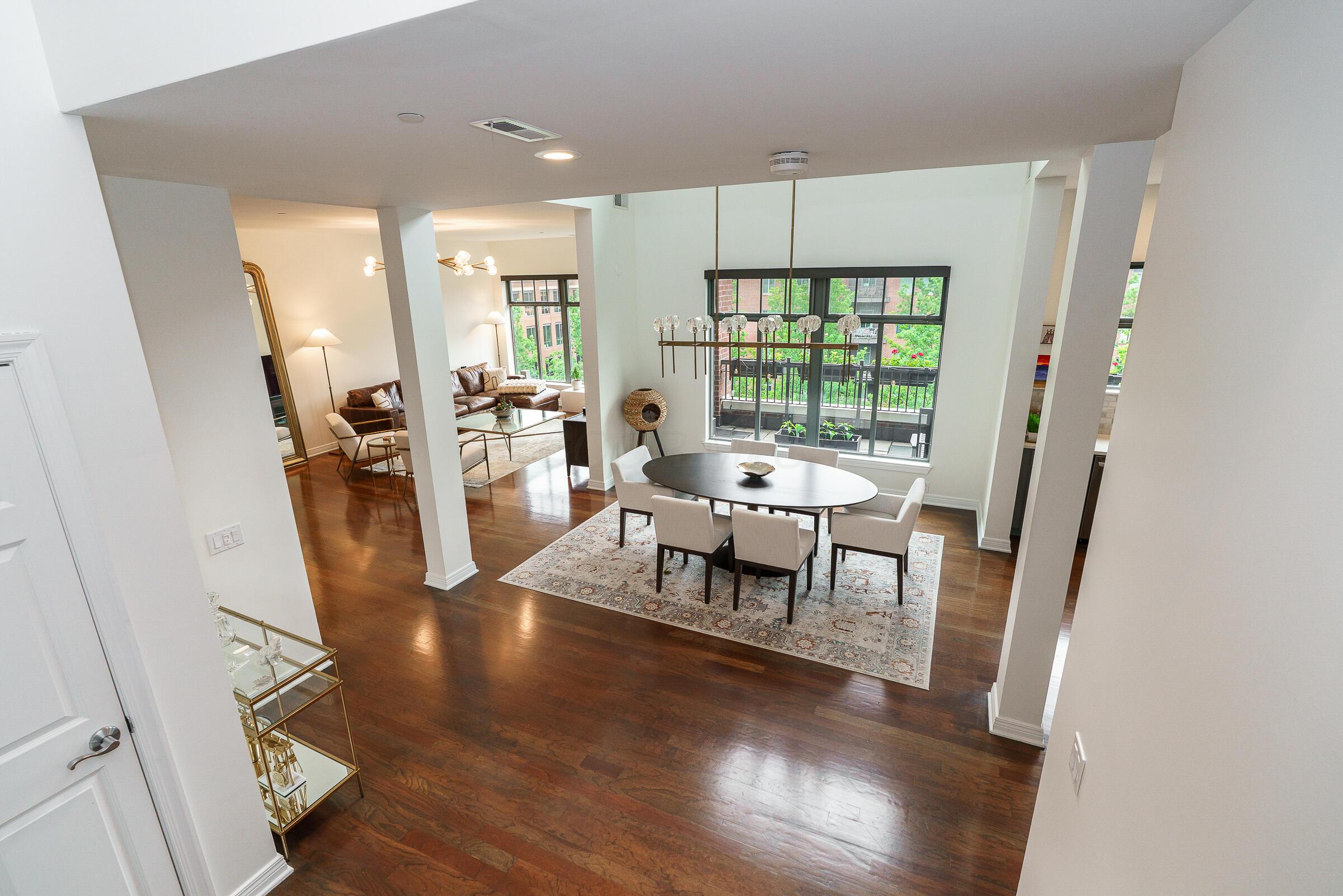 251 Daniel Burnham Square, 703