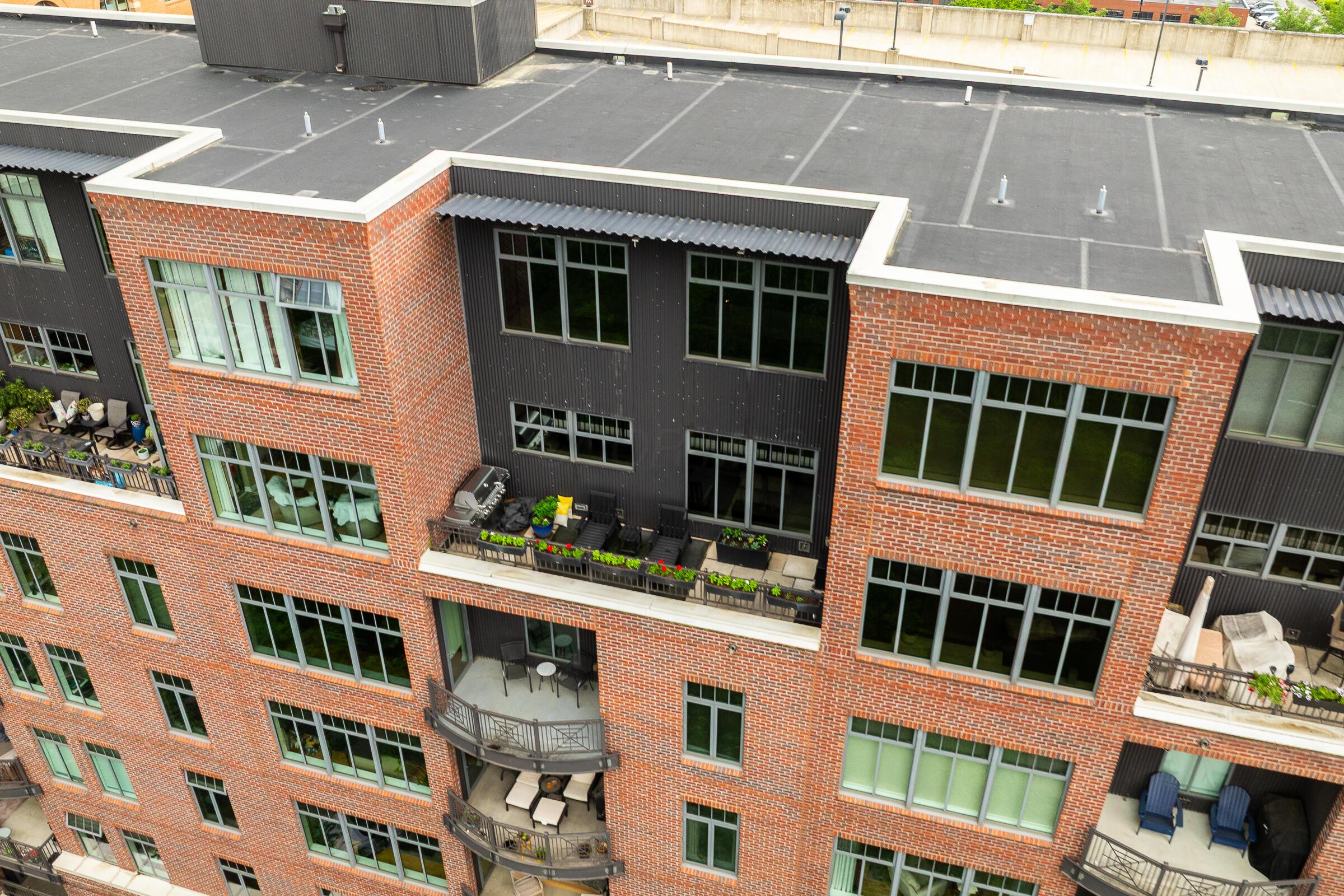 251 Daniel Burnham Square, 703