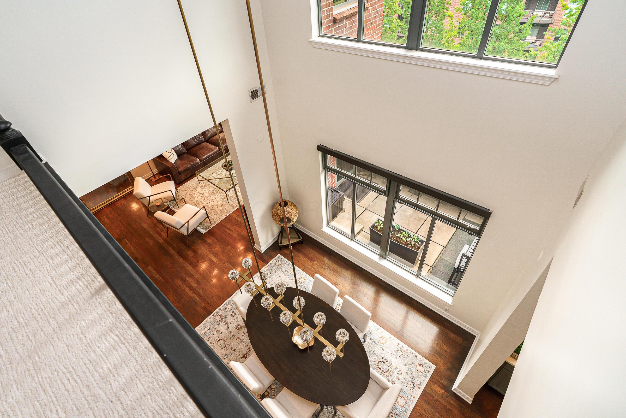 251 Daniel Burnham Square, 703