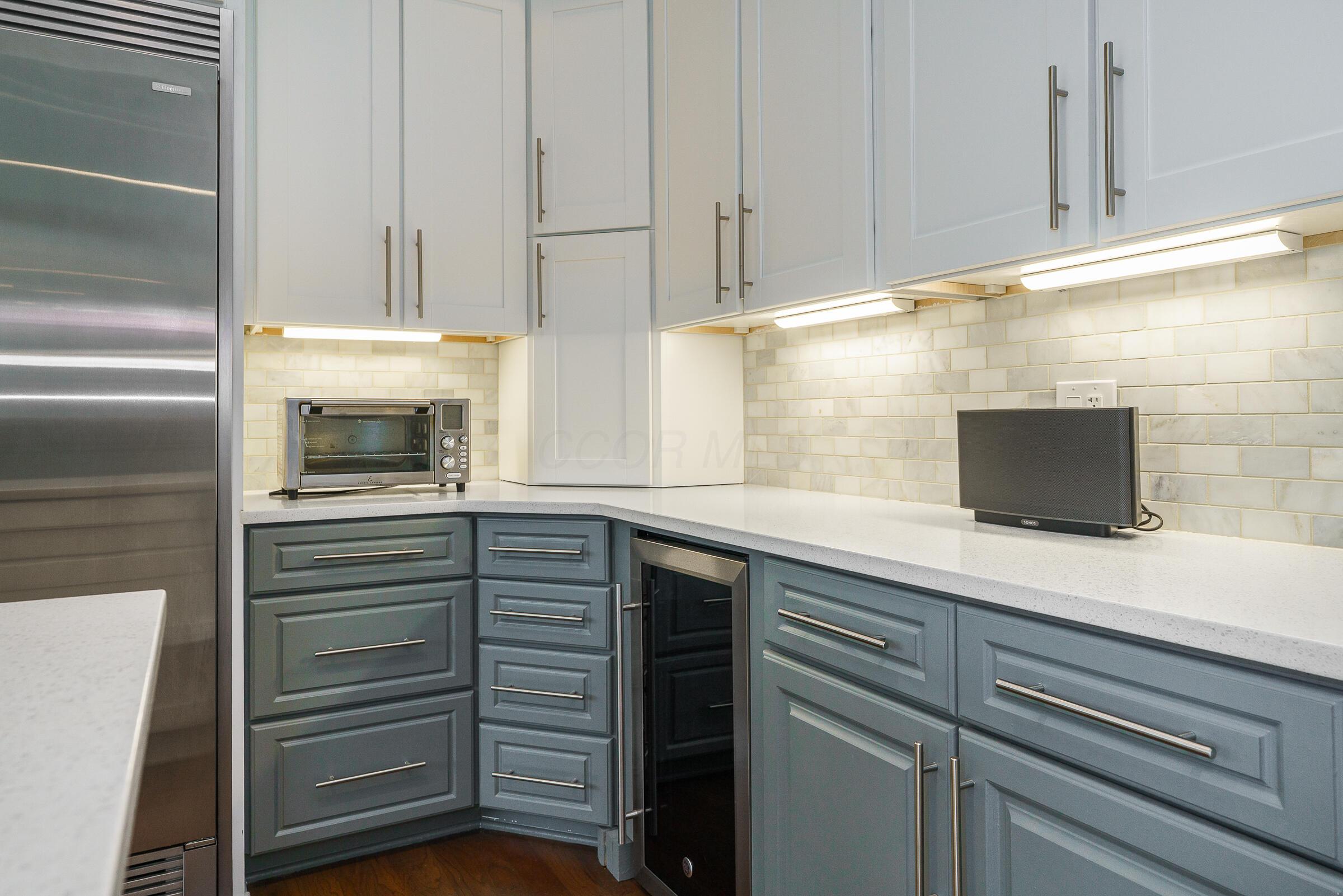 251 Daniel Burnham Square, 703