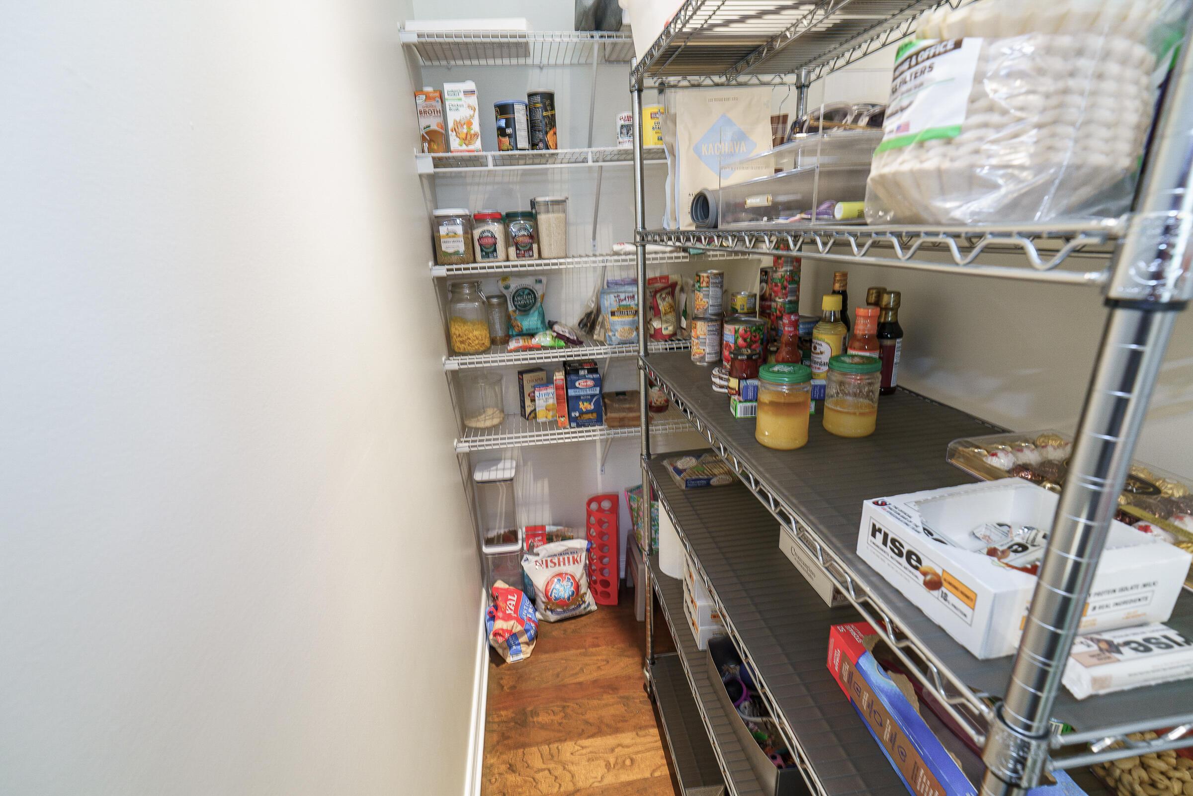 251 Daniel Burnham Square, 703