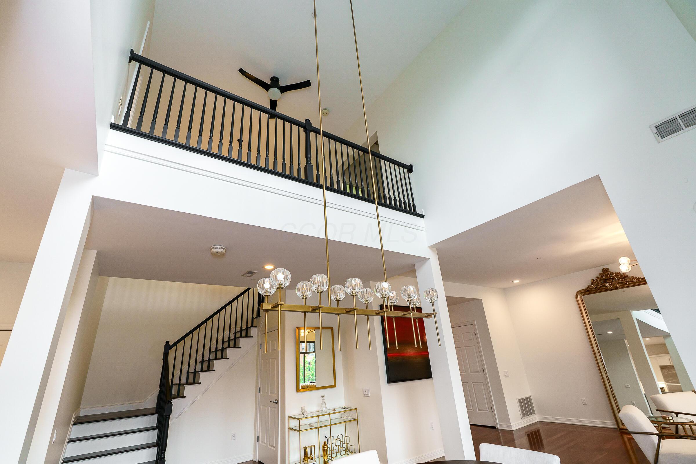 251 Daniel Burnham Square, 703