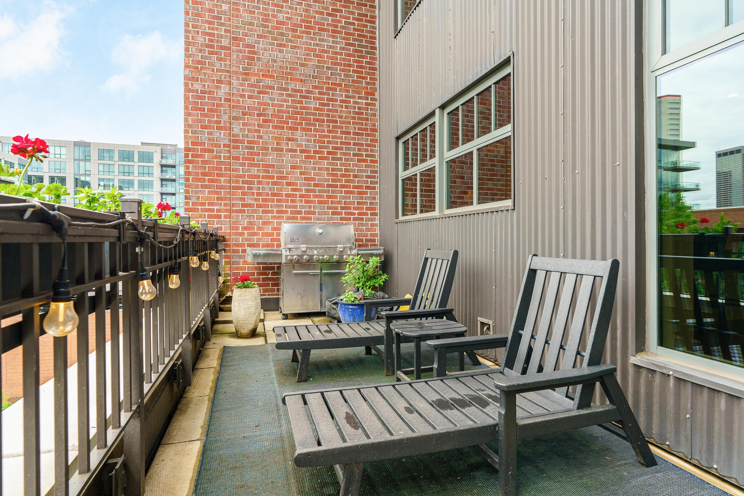 251 Daniel Burnham Square, 703