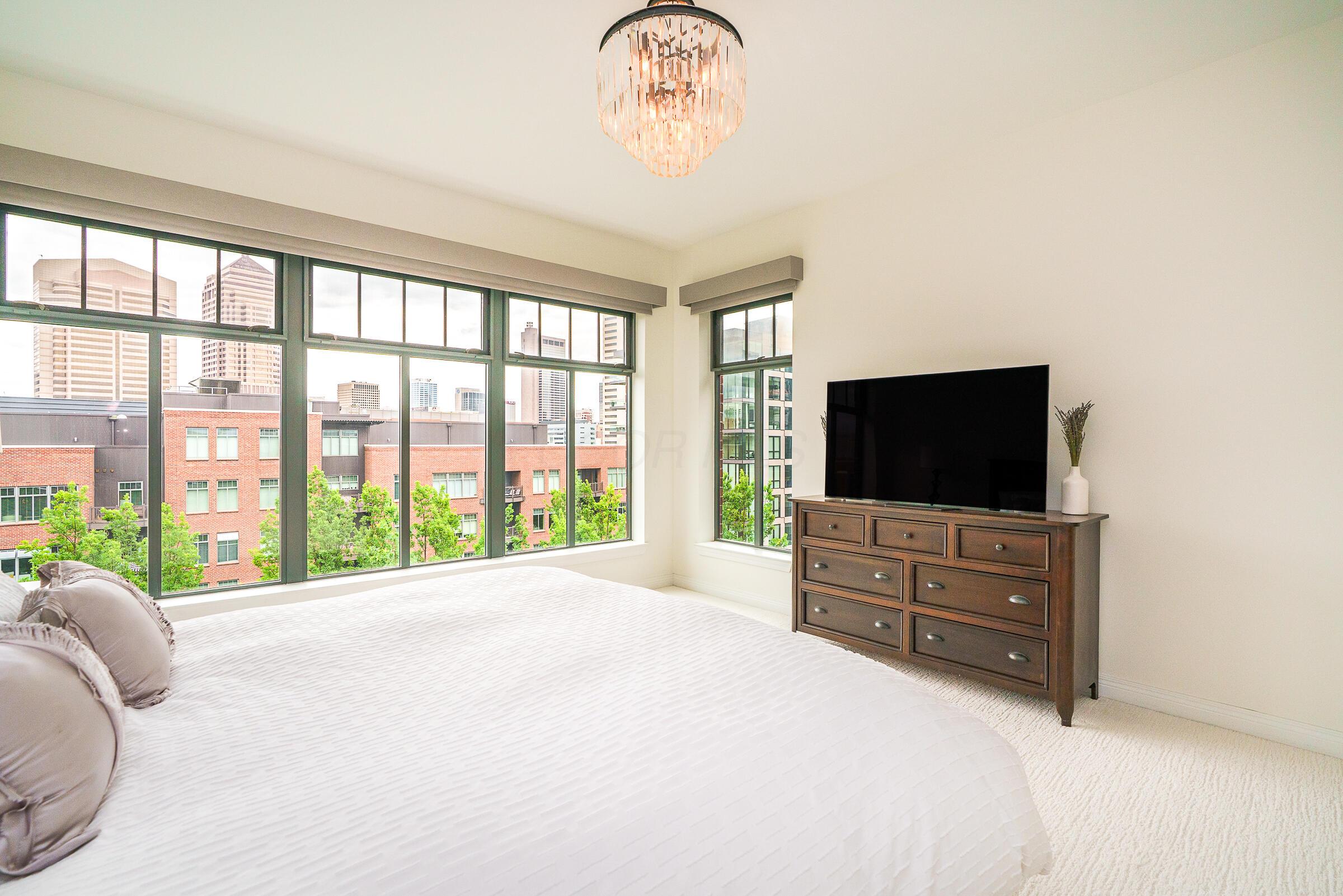 251 Daniel Burnham Square, 703