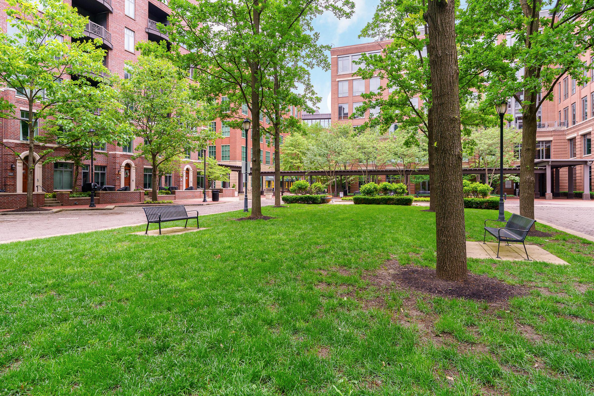 251 Daniel Burnham Square, 703