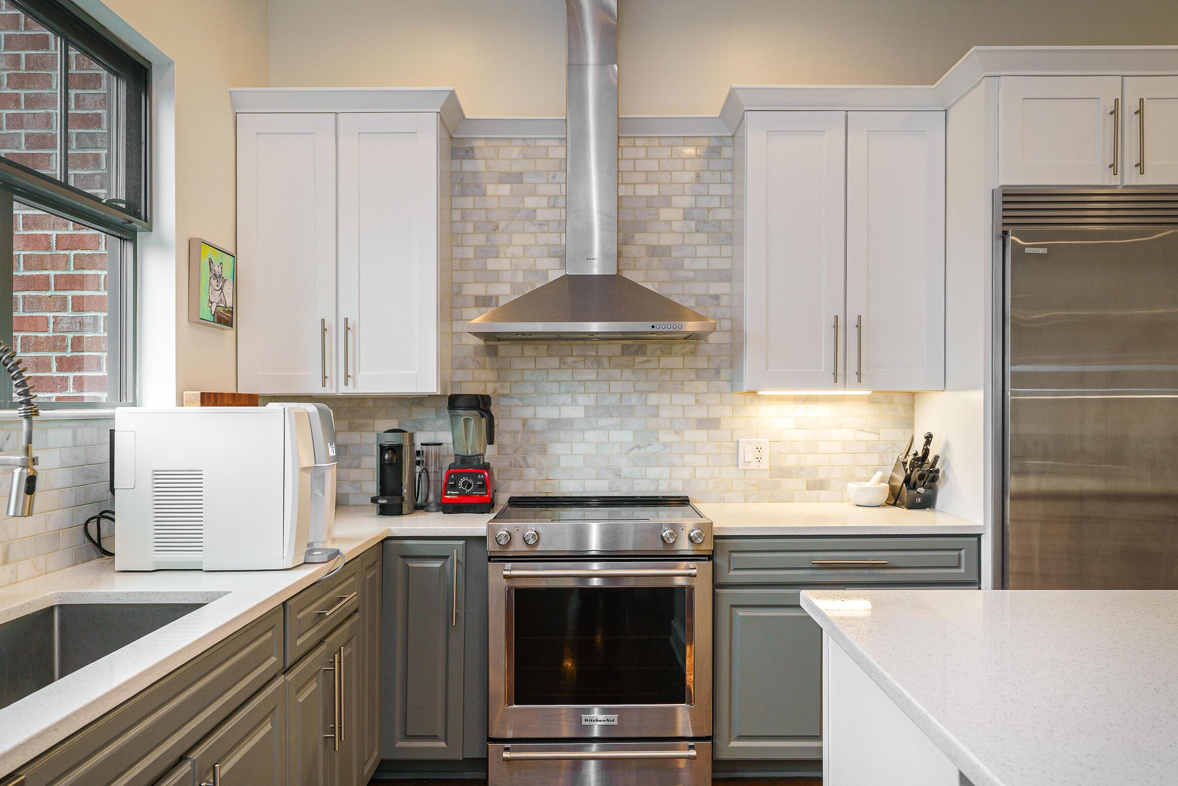 251 Daniel Burnham Square, 703