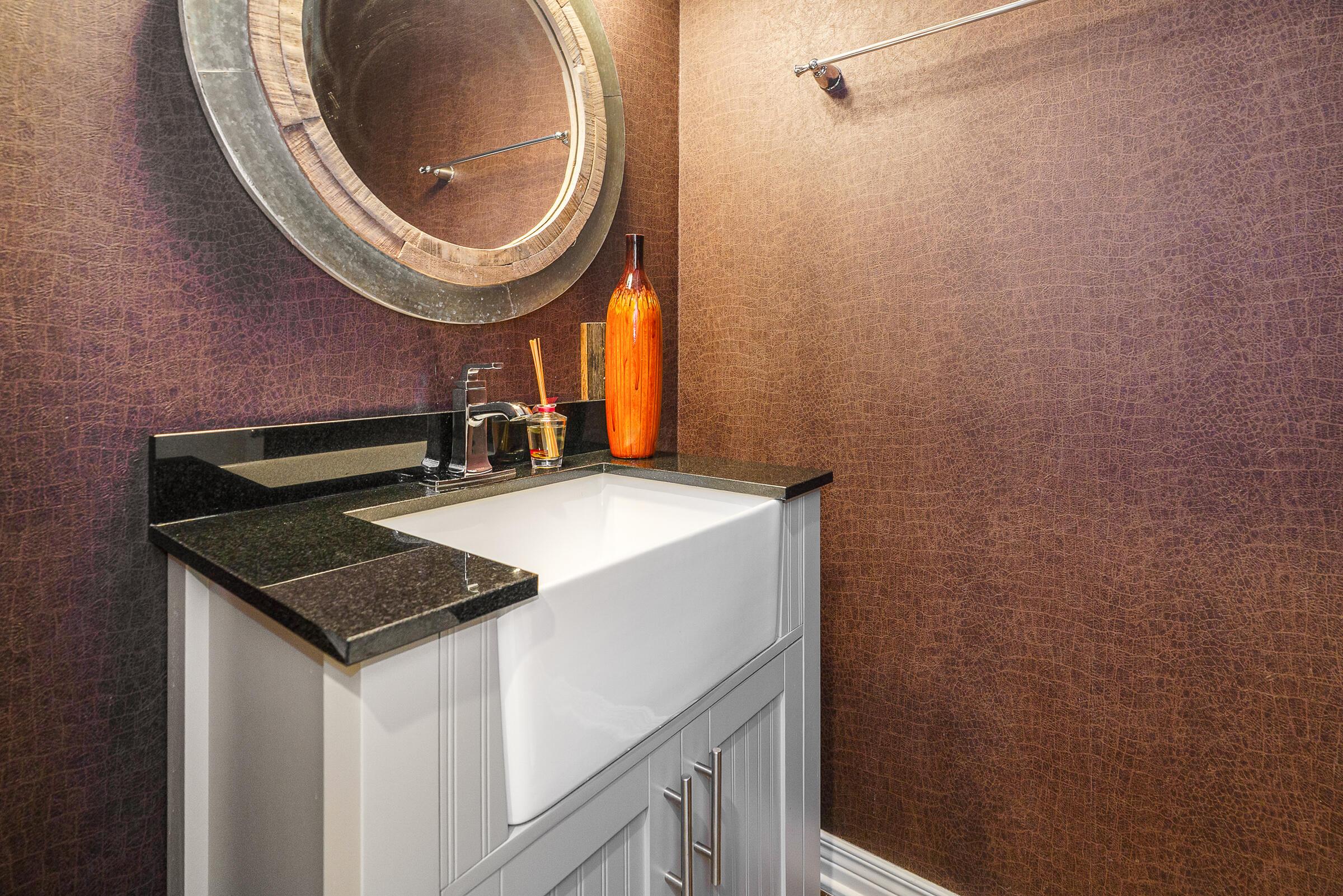 251 Daniel Burnham Square, 703