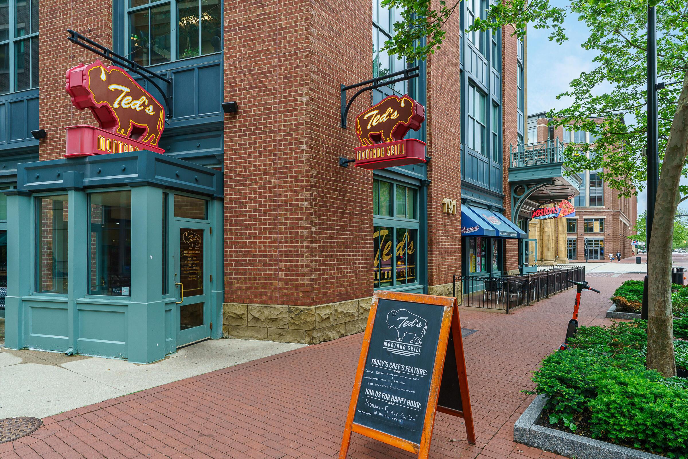 251 Daniel Burnham Square, 703