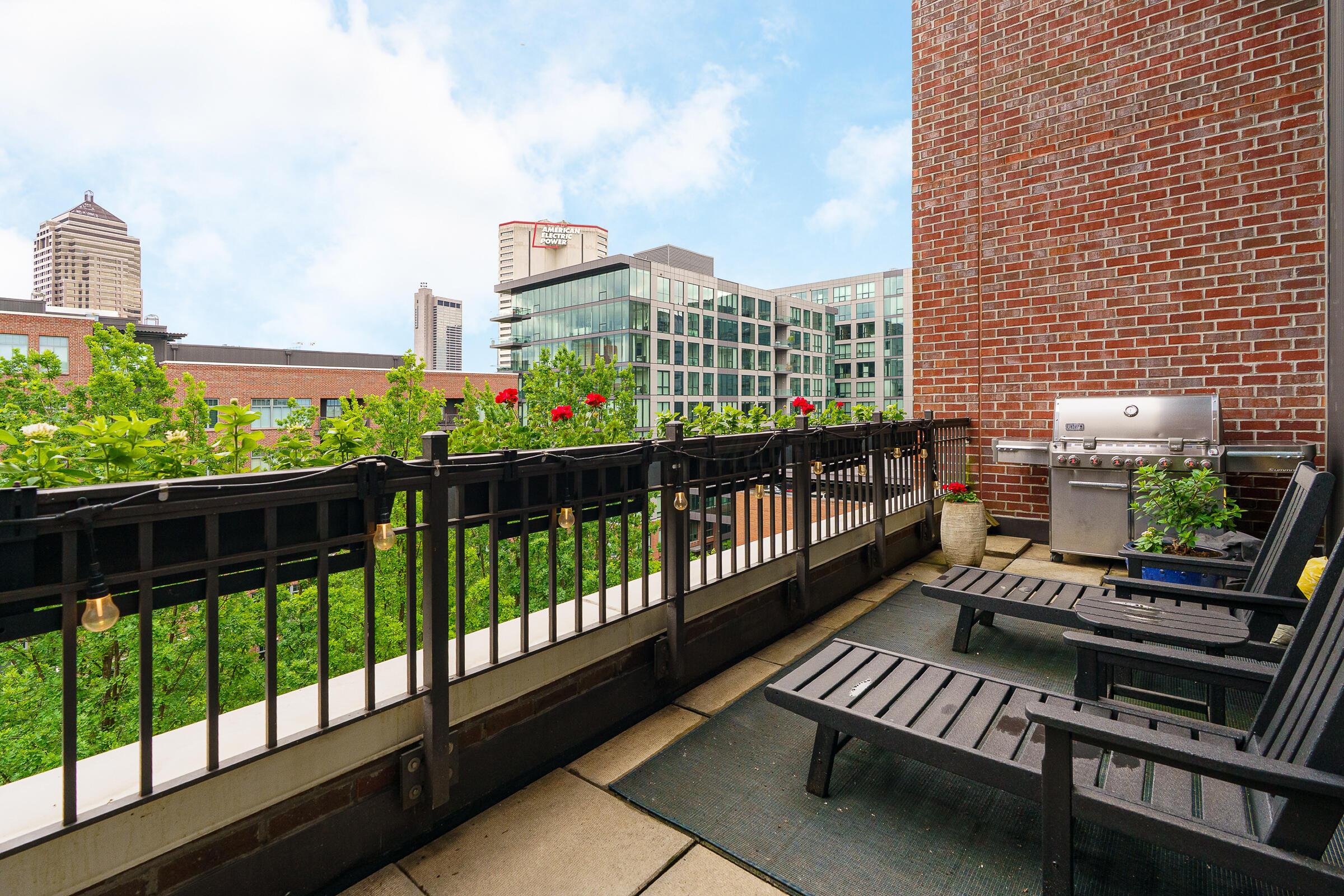 251 Daniel Burnham Square, 703