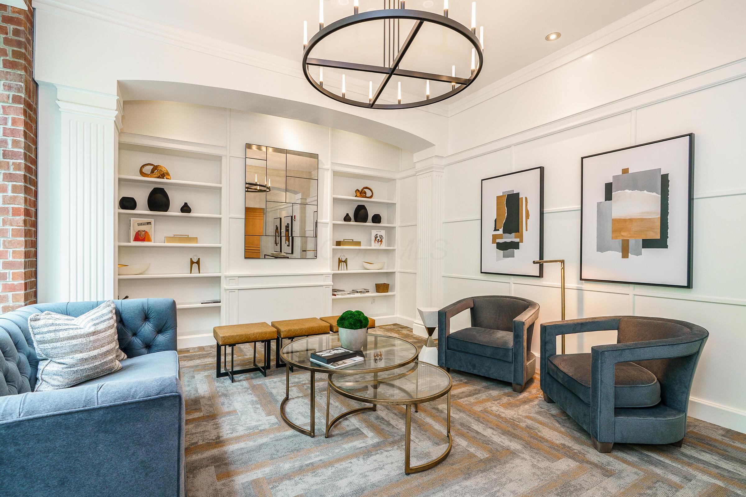 251 Daniel Burnham Square, 703