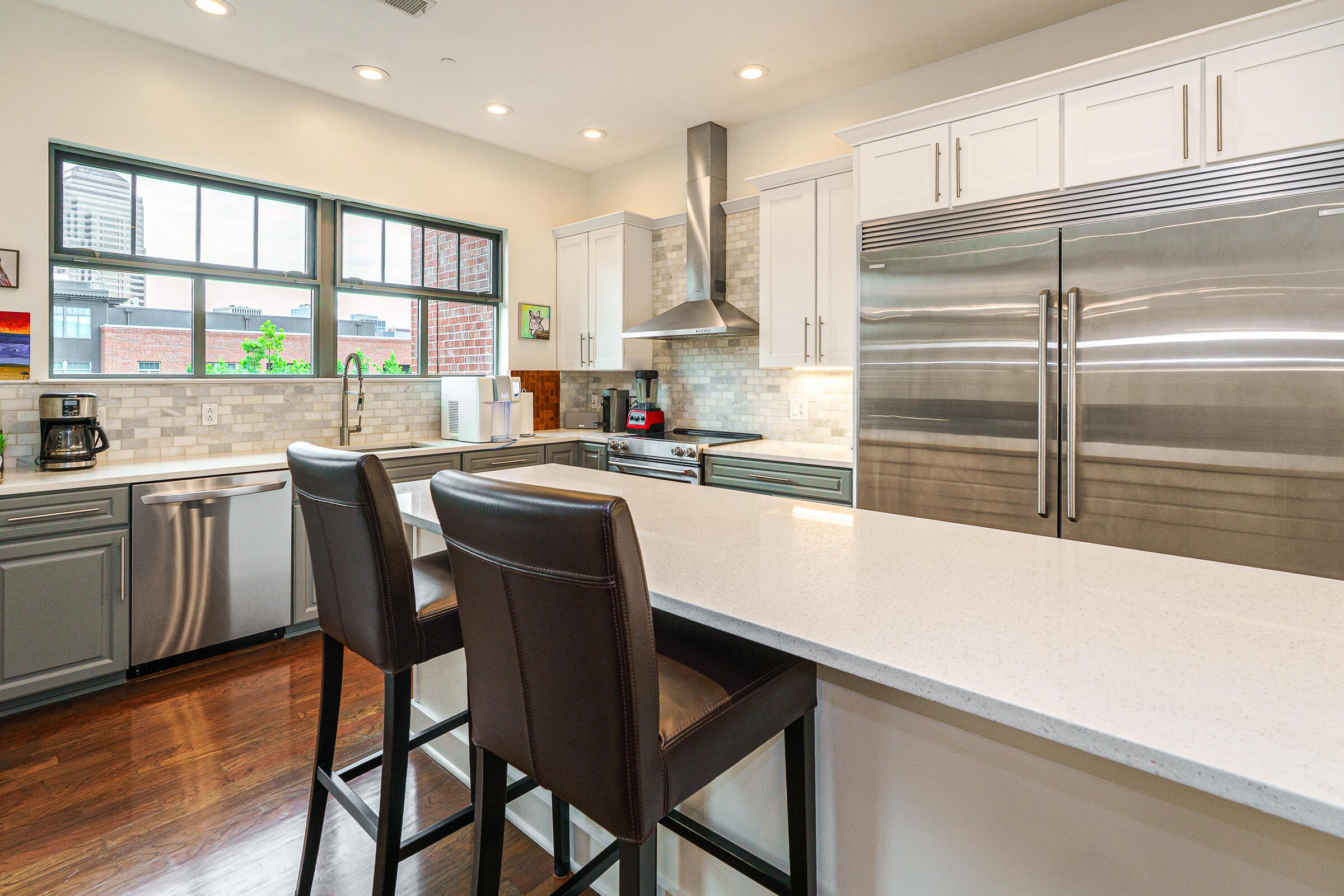 251 Daniel Burnham Square, 703