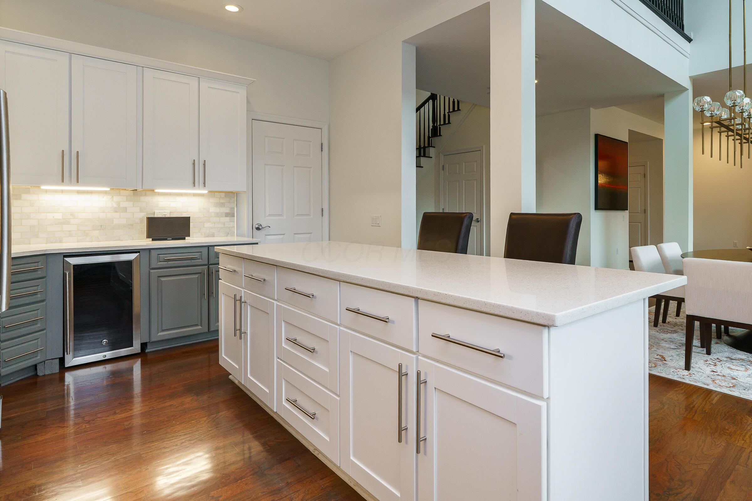 251 Daniel Burnham Square, 703