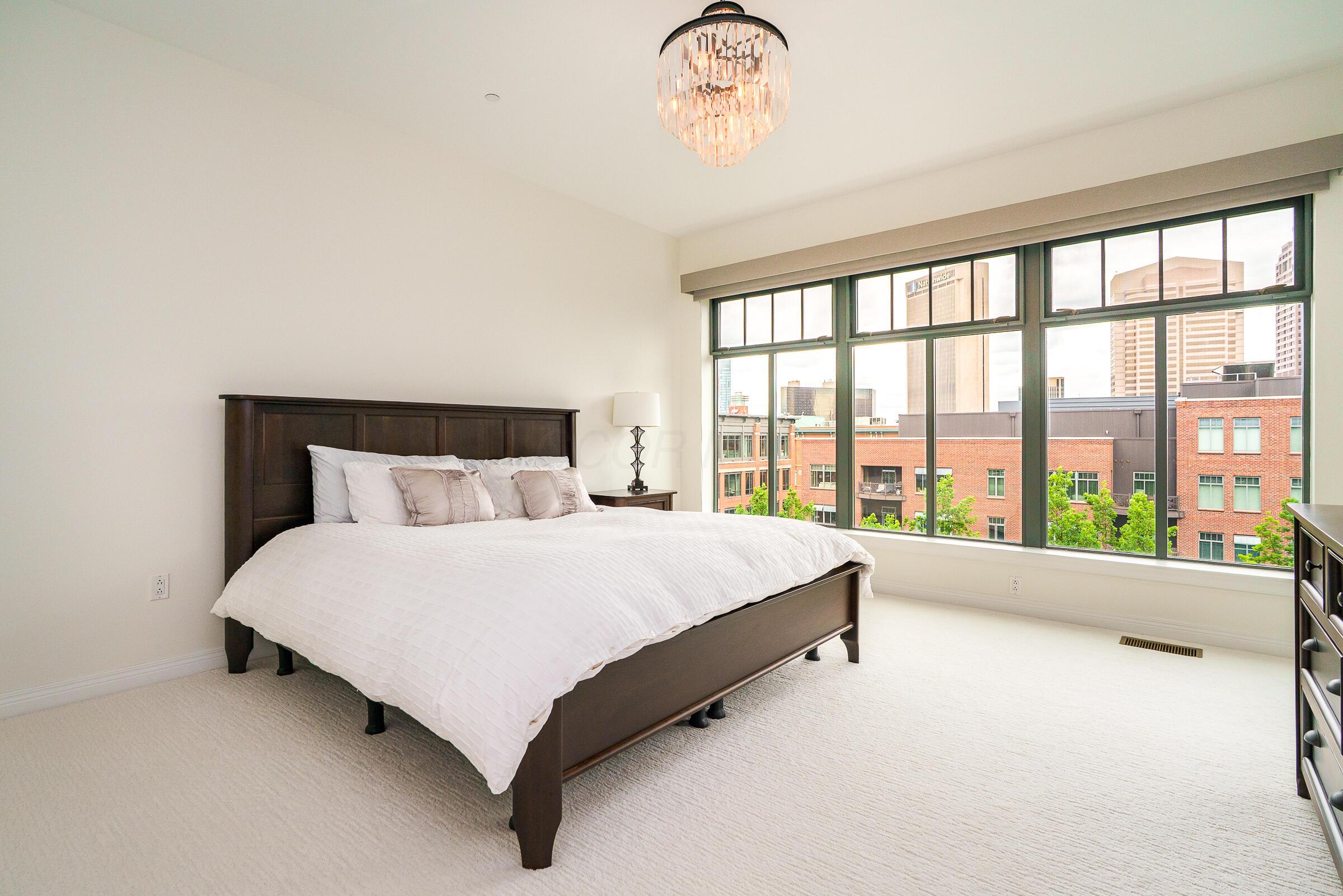 251 Daniel Burnham Square, 703