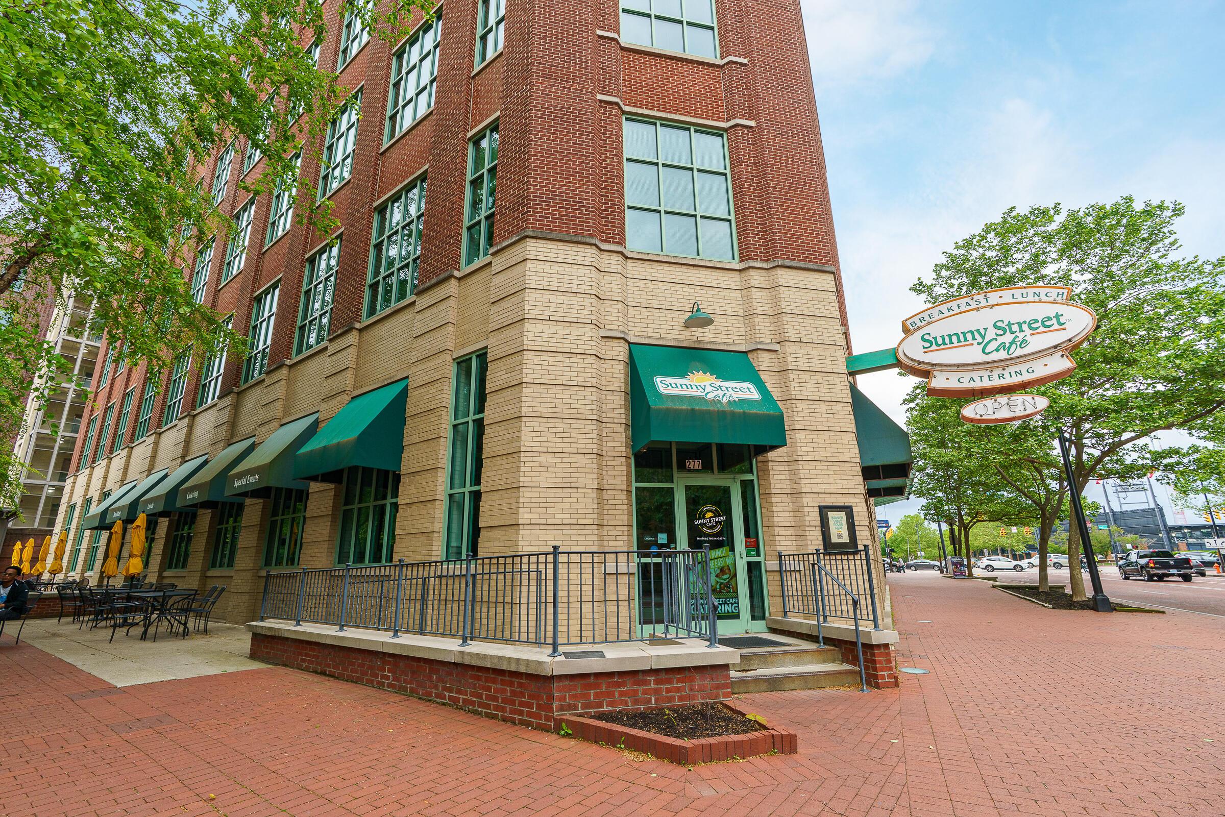251 Daniel Burnham Square, 703