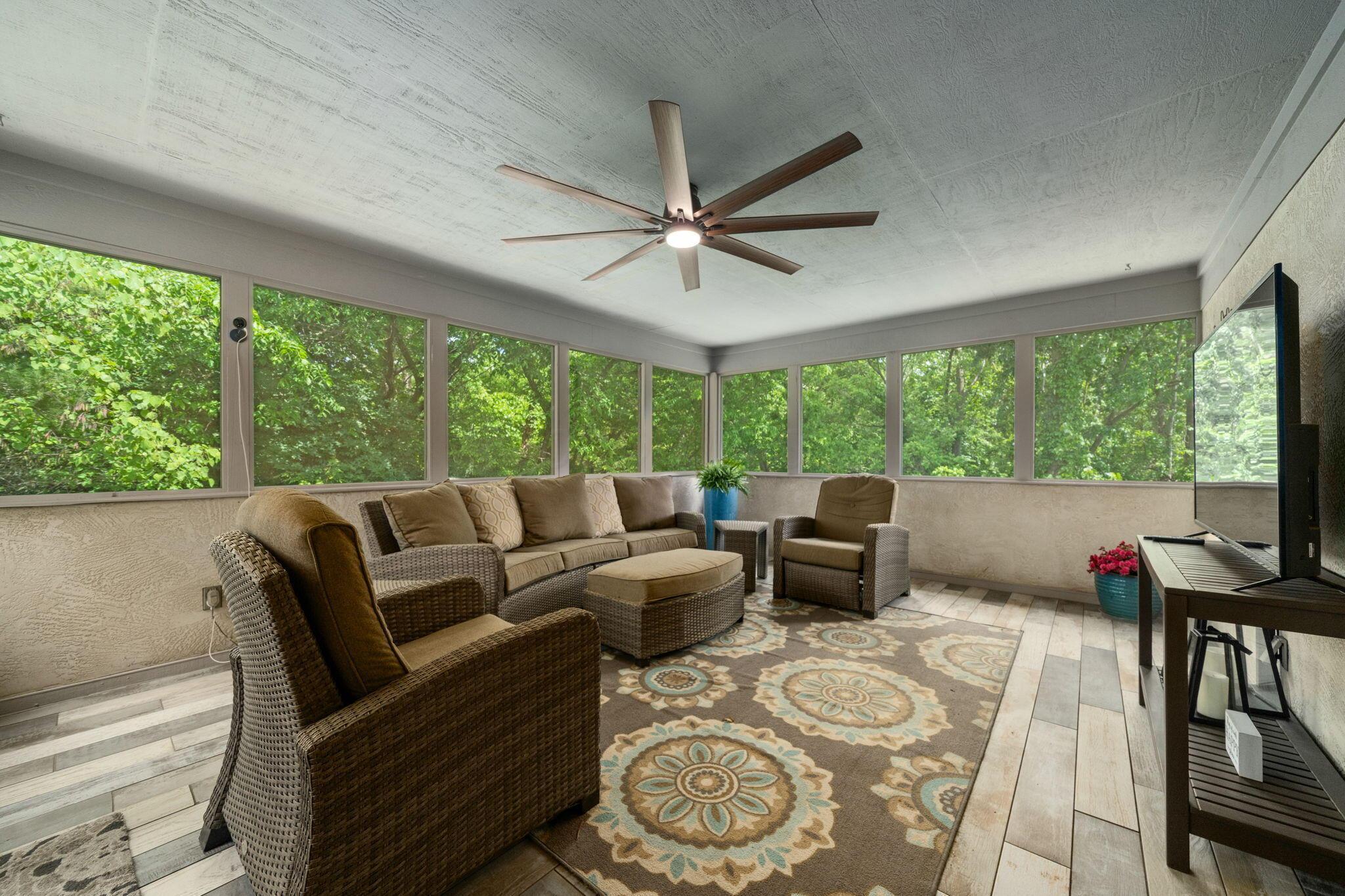 6659 Lakeside Circle E