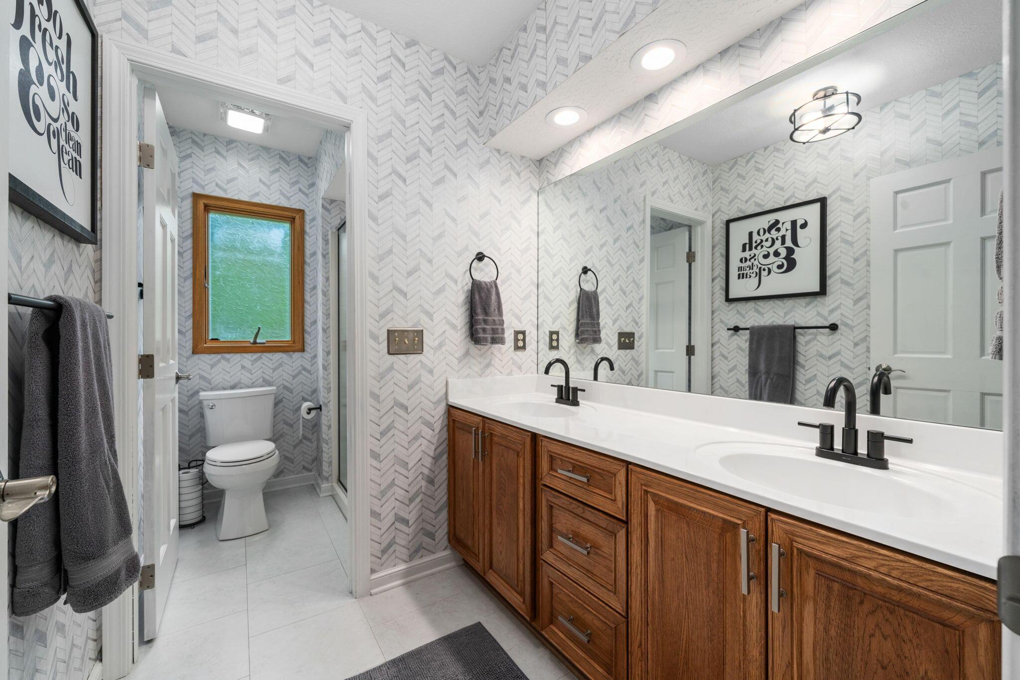 6659 Lakeside Circle E