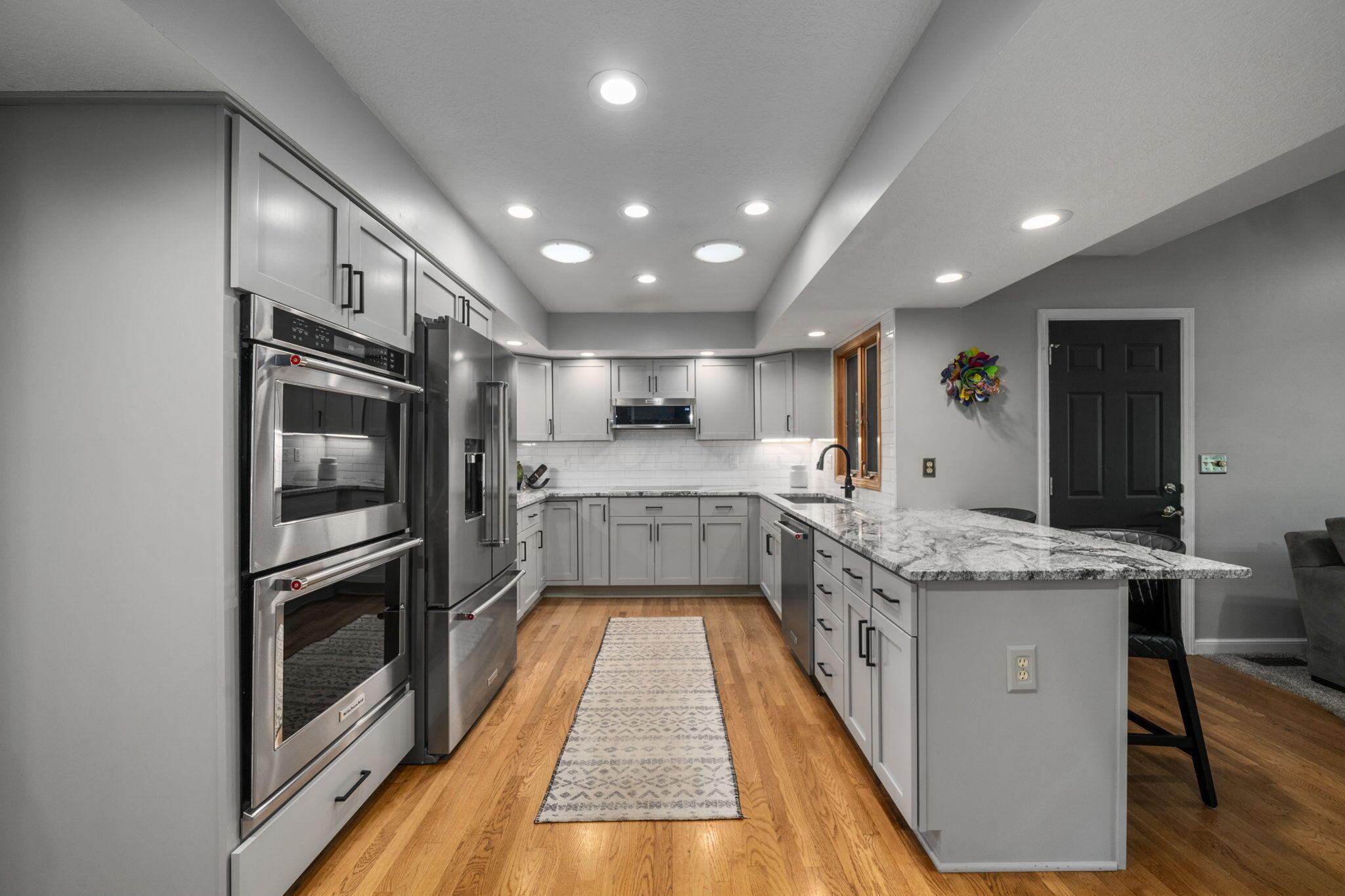 6659 Lakeside Circle E