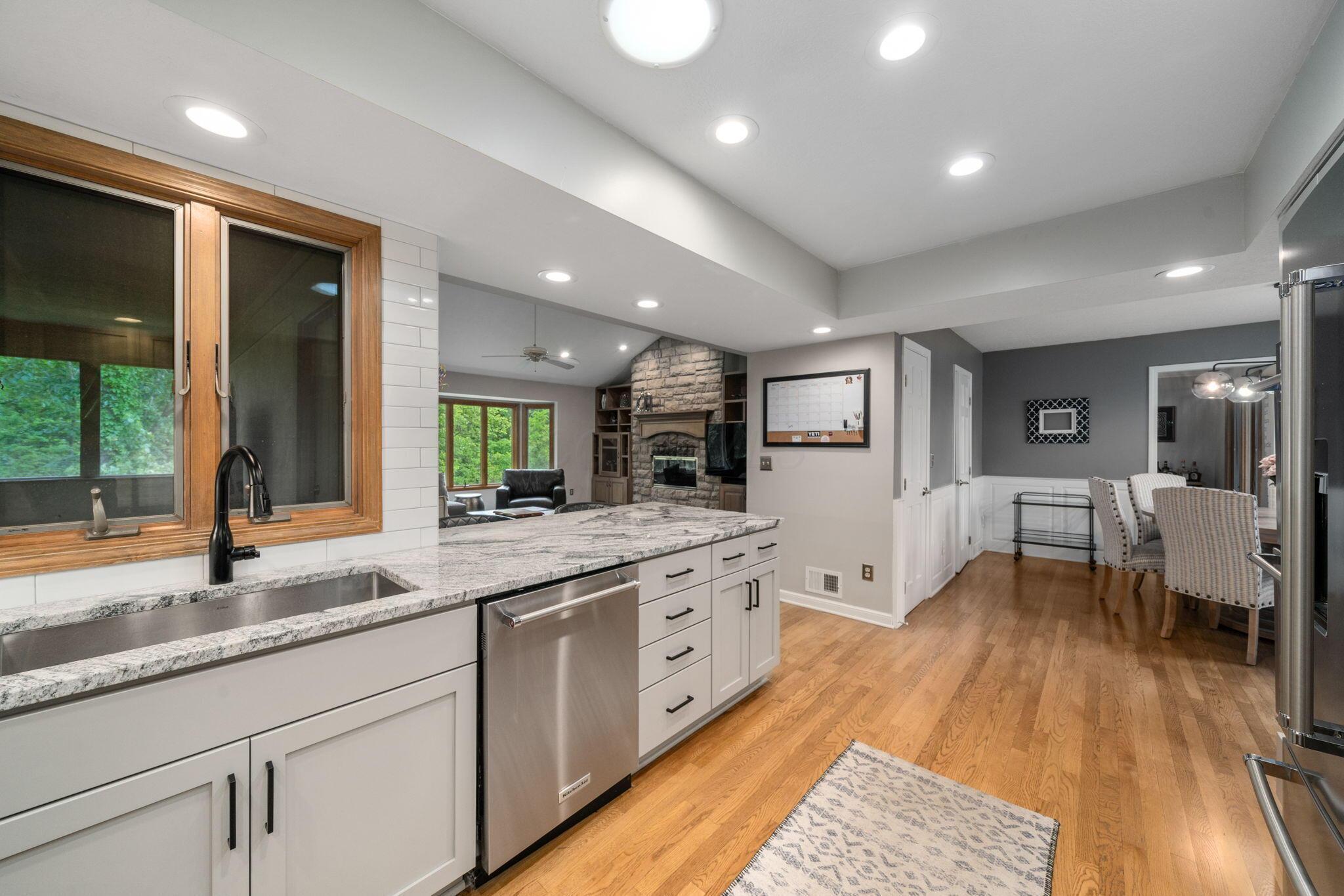 6659 Lakeside Circle E