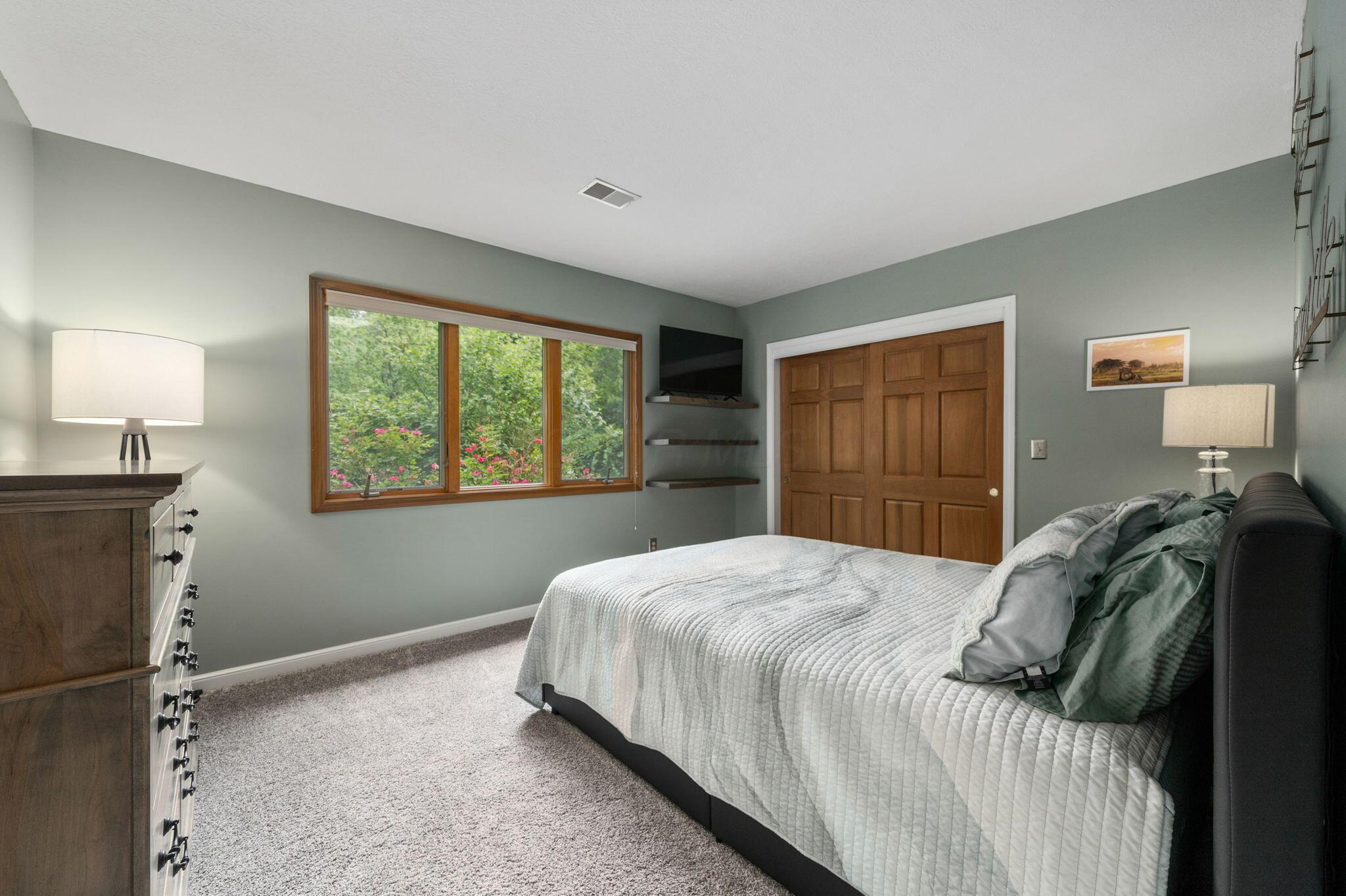 6659 Lakeside Circle E