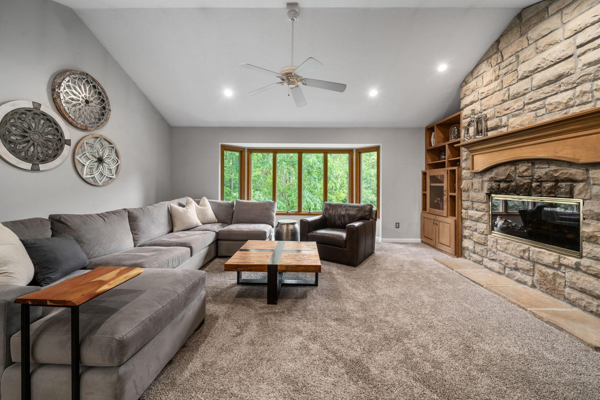 6659 Lakeside Circle E