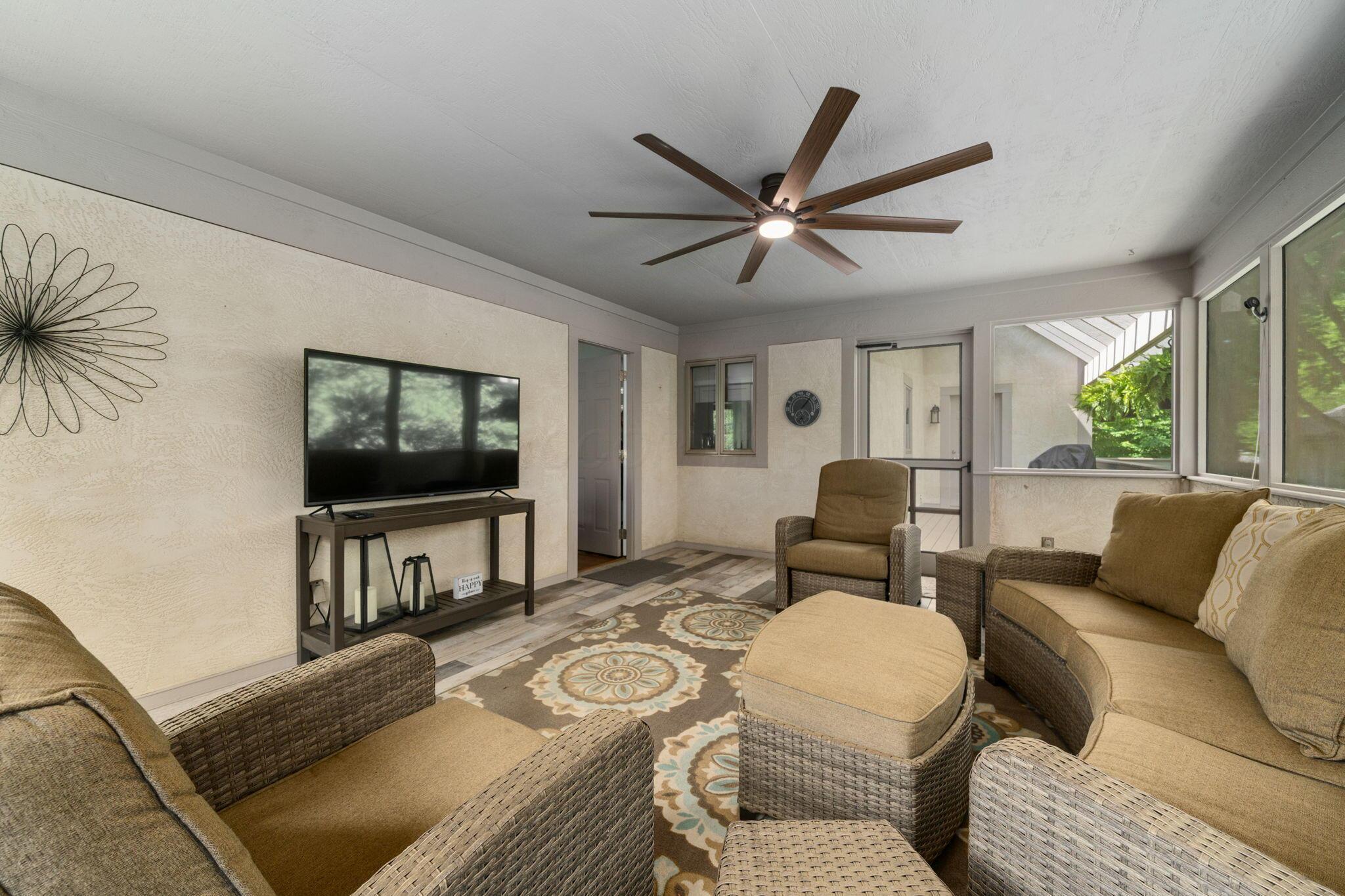 6659 Lakeside Circle E